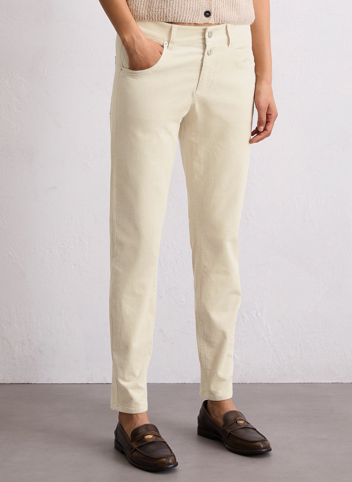 - Vaquero recto
- 5 bolsillos
- Corte recto
- Efecto desteñido MARC O'POLO Beige