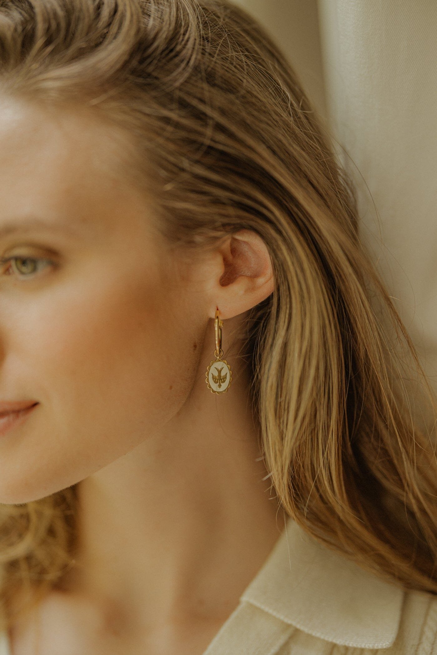Mini gold-plated enameled dove hoop earrings MONSIEUR SIMONE White