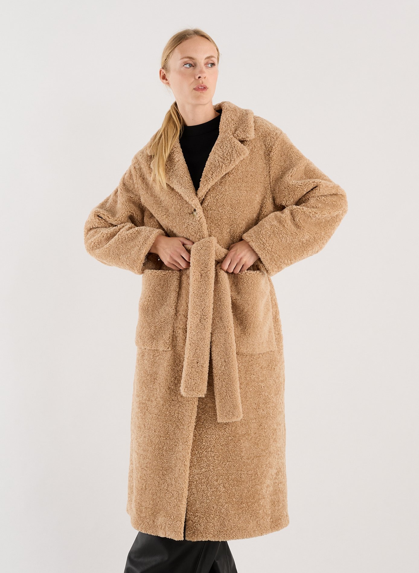 Langmantel mit Gürtel und Bouclé-Fell SAISON 1865 Beige