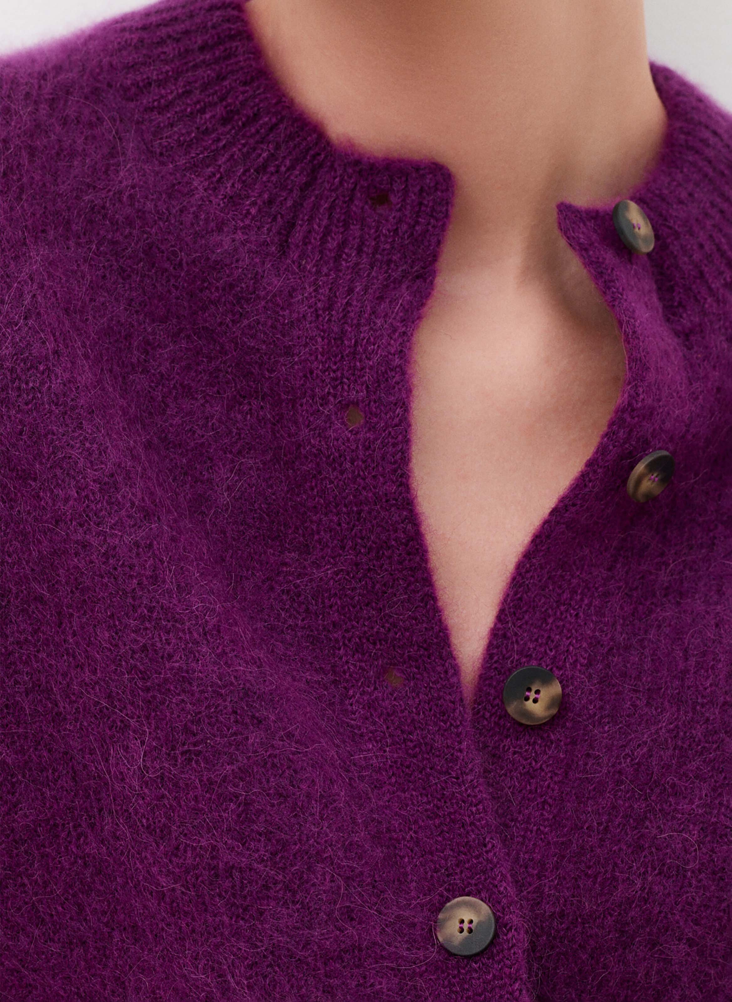 Gebreide vest met ronde hals en knoopsluiting in gemengde alpaca. CAROLL Violet