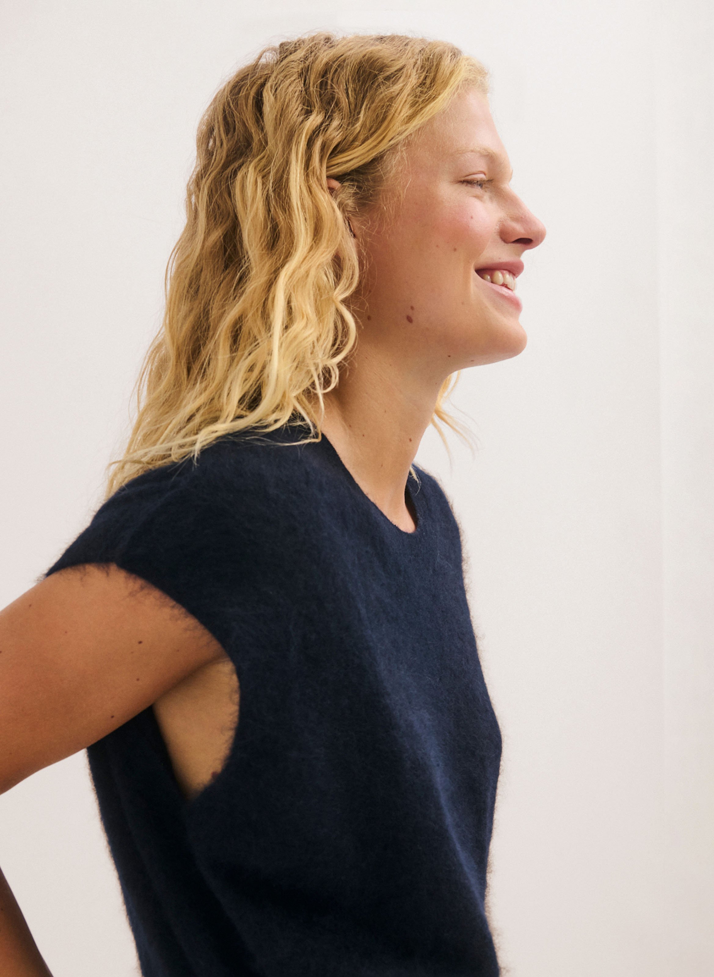 Sleeveless solid wool sweater PABLO Black