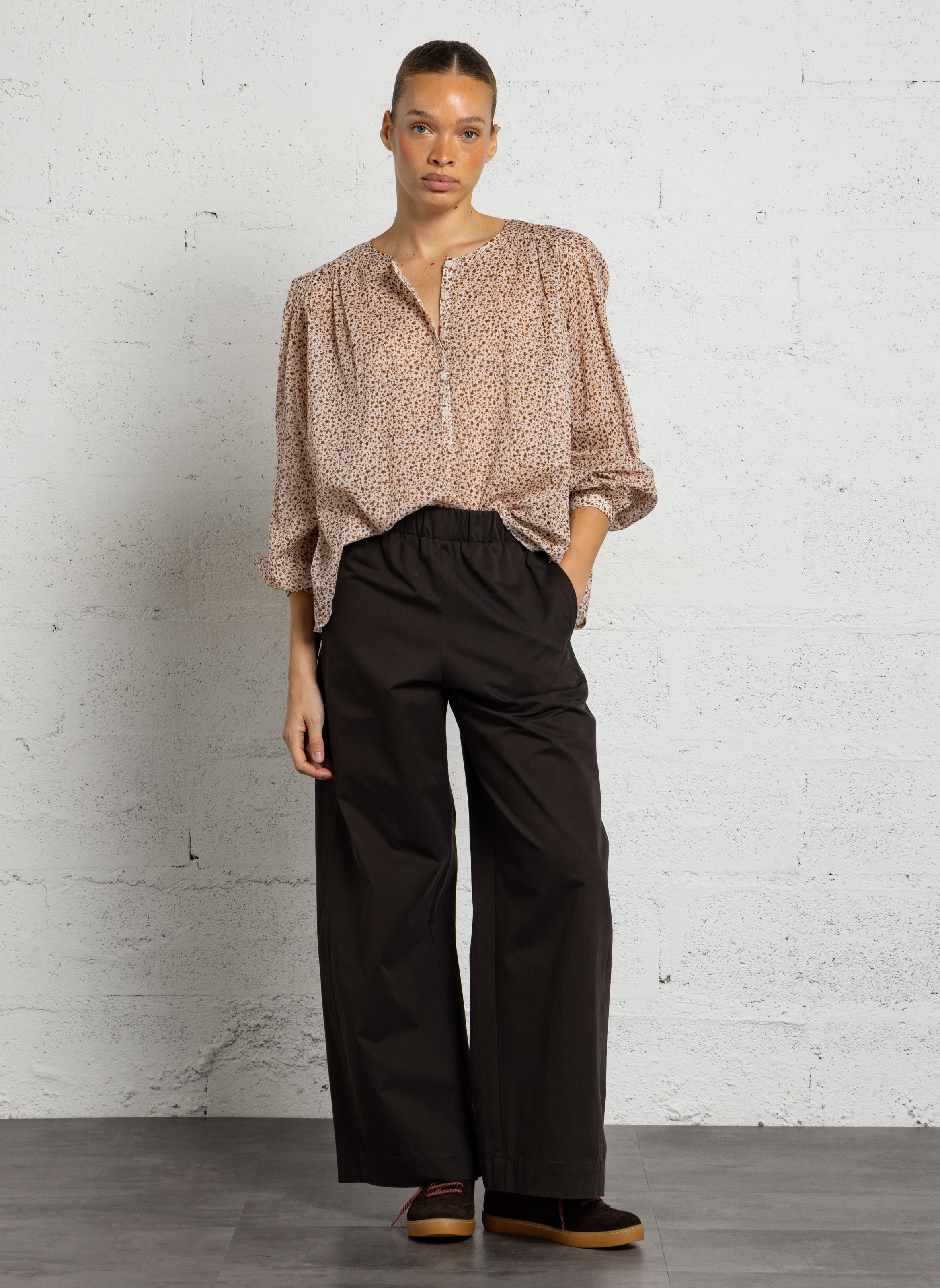 Weite gerade geschnittene Baumwollhose. BELLEROSE Braun