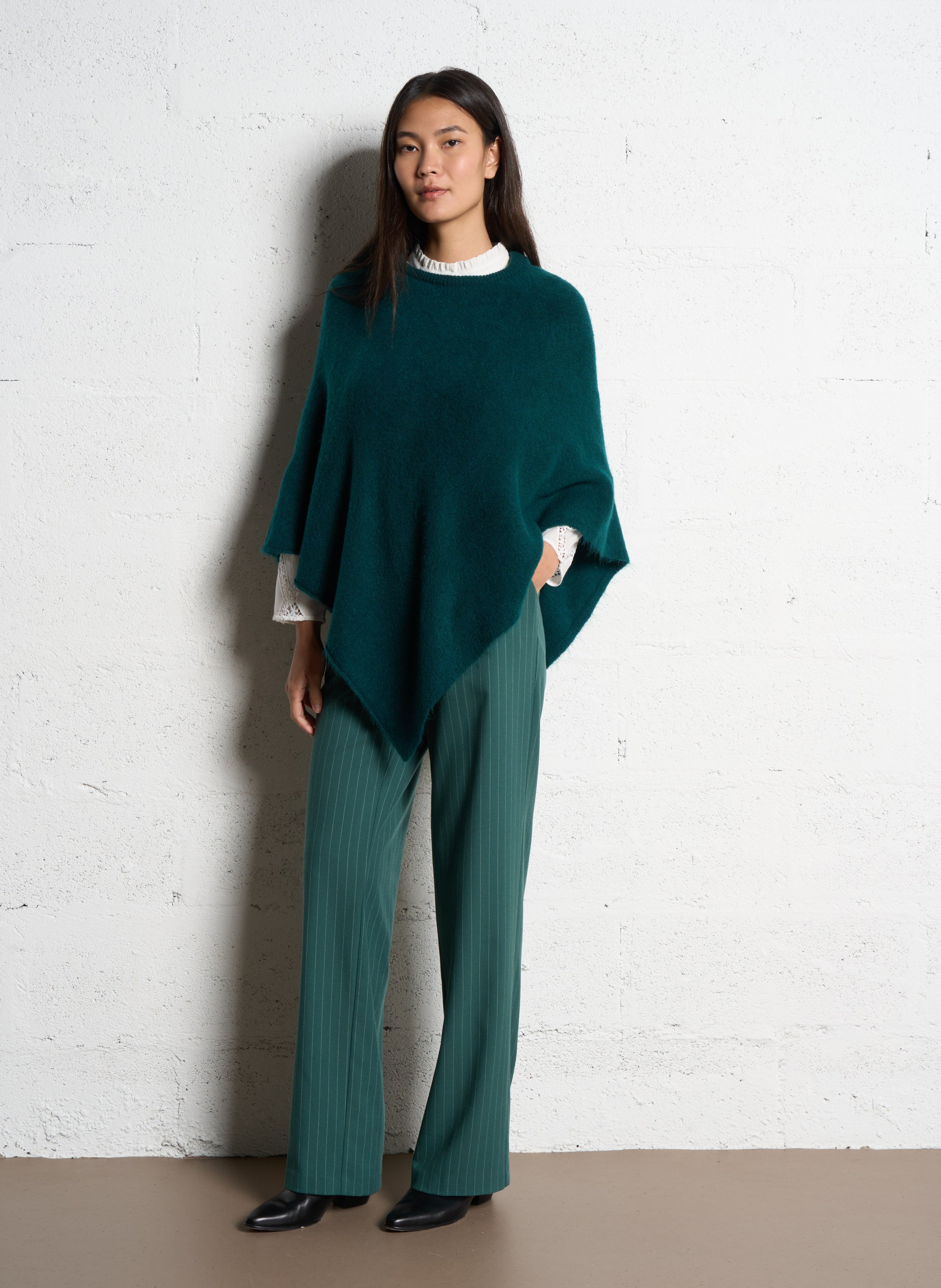 Weiter ärmelloser einfarbiger Poncho ONE STEP Grun