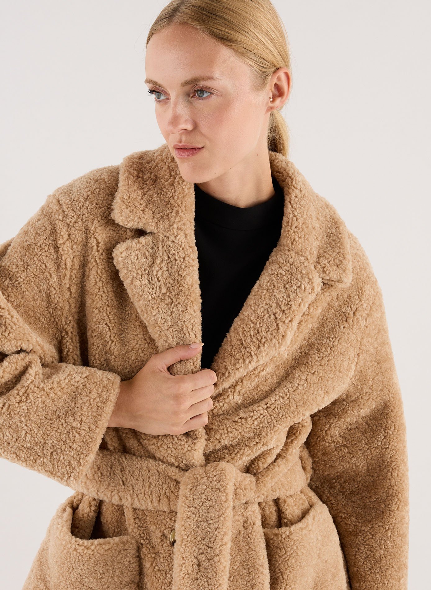 Langmantel mit Gürtel und Bouclé-Fell SAISON 1865 Beige