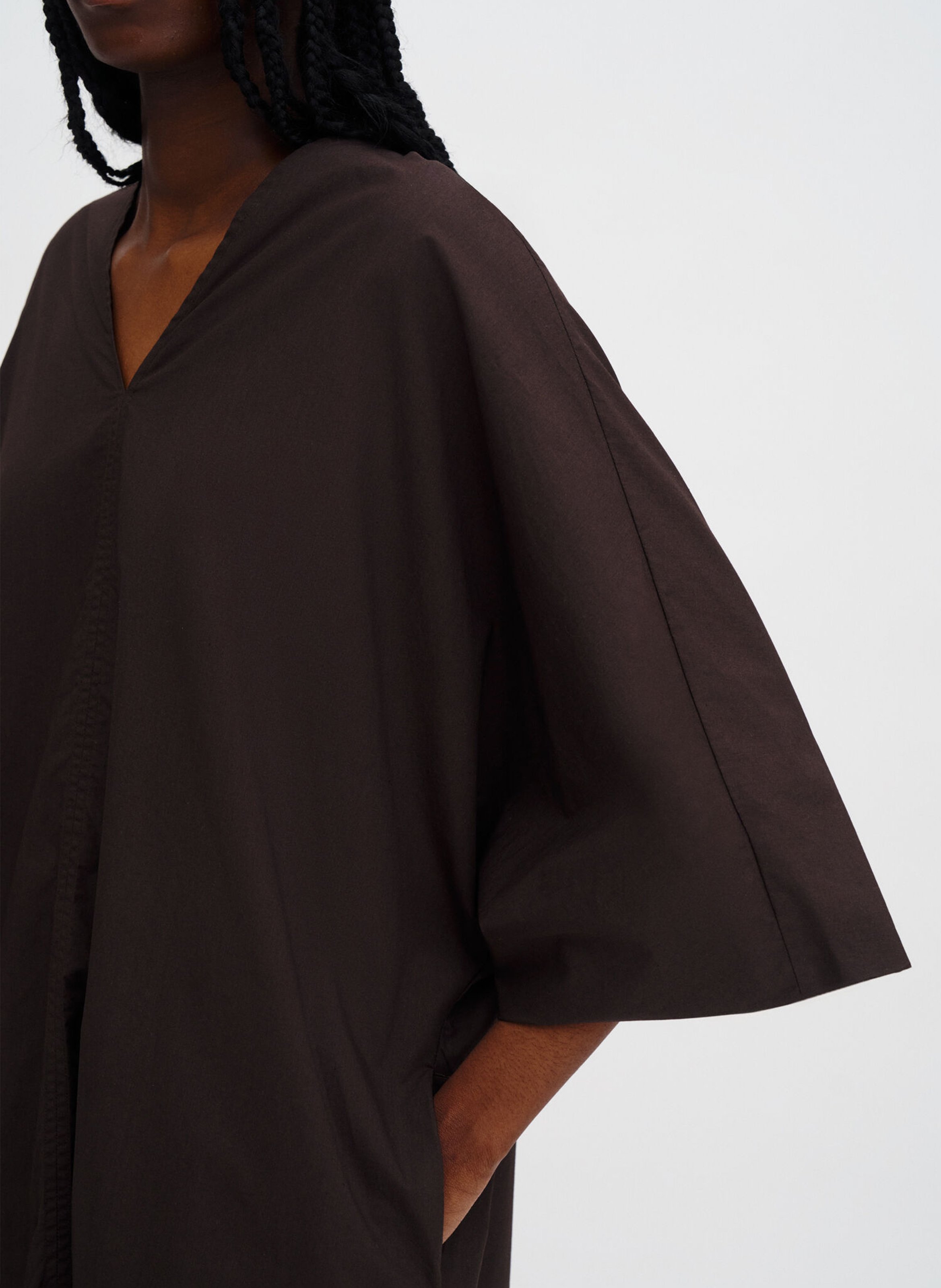 Vestido midi holgado cuello en V liso FILIPPA K Marron