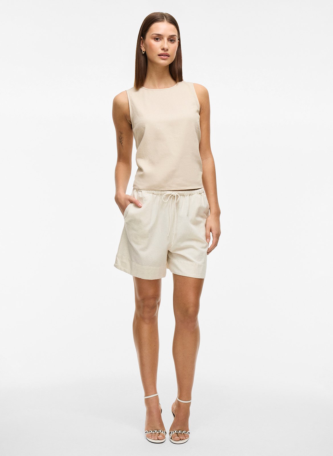Gerad geschnittene Shorts VILA Beige