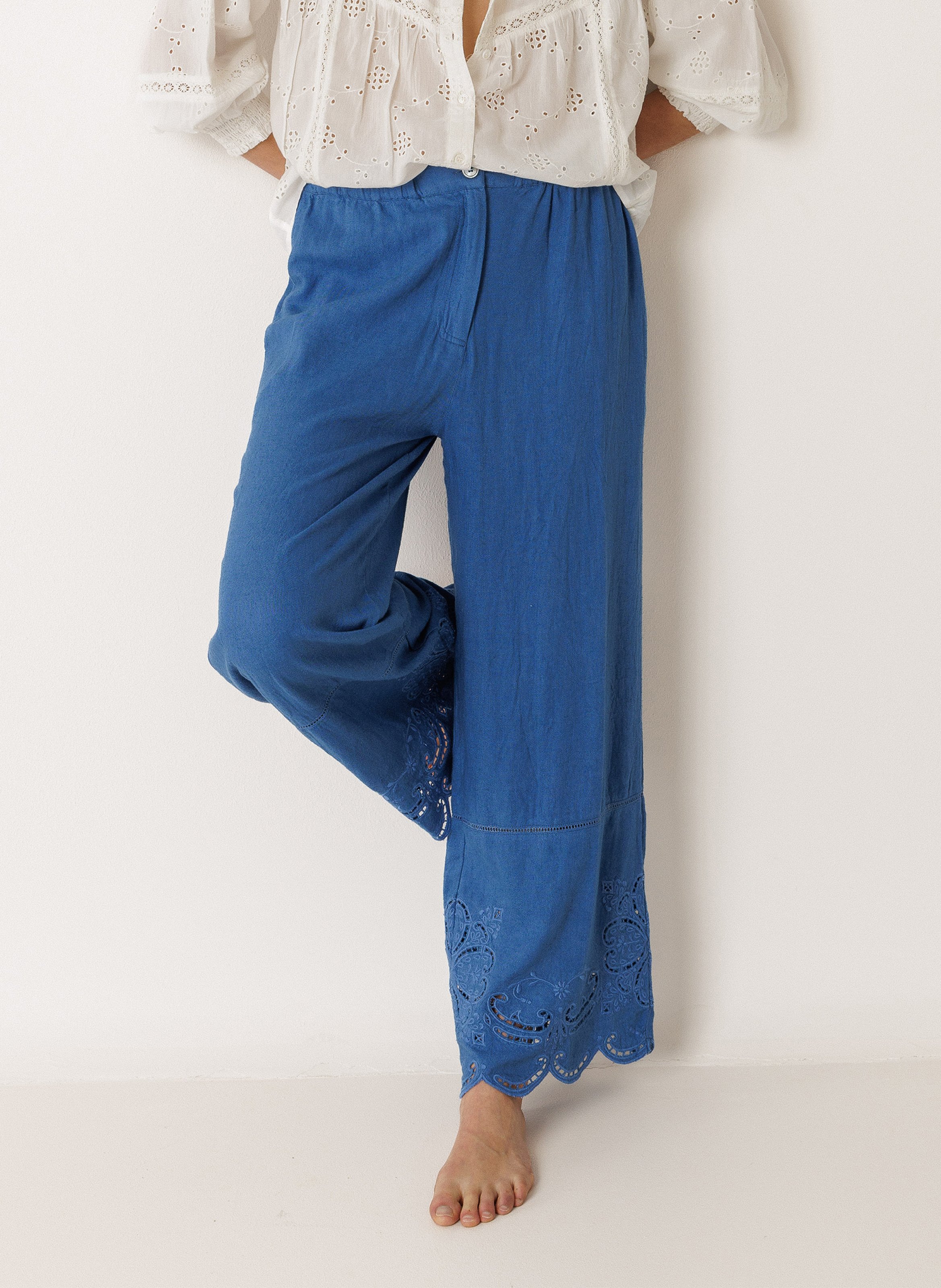Gerade geschnittene bestickte Hose INDI & COLD Blau