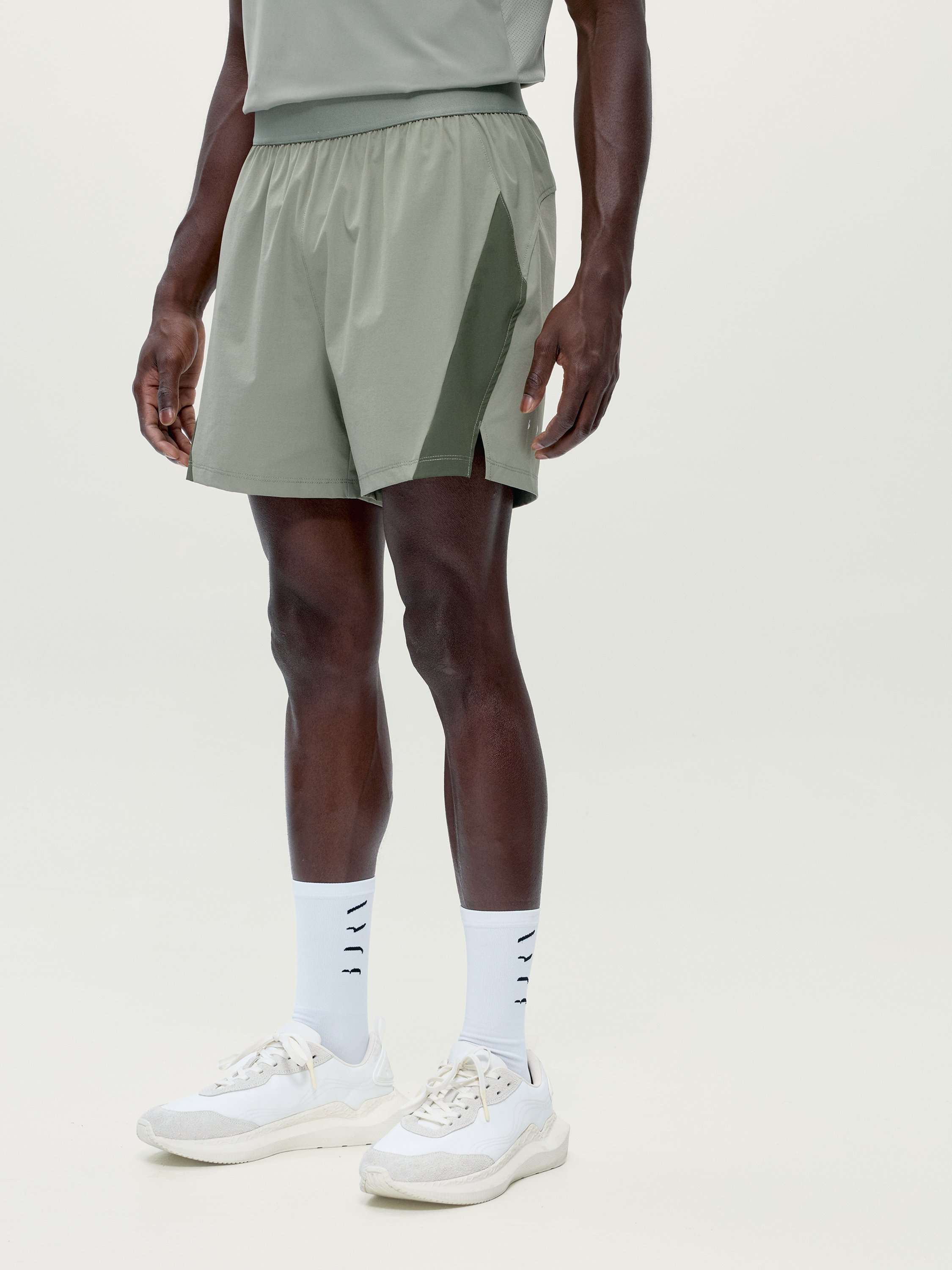 Men's sports shorts with zip pockets BORN