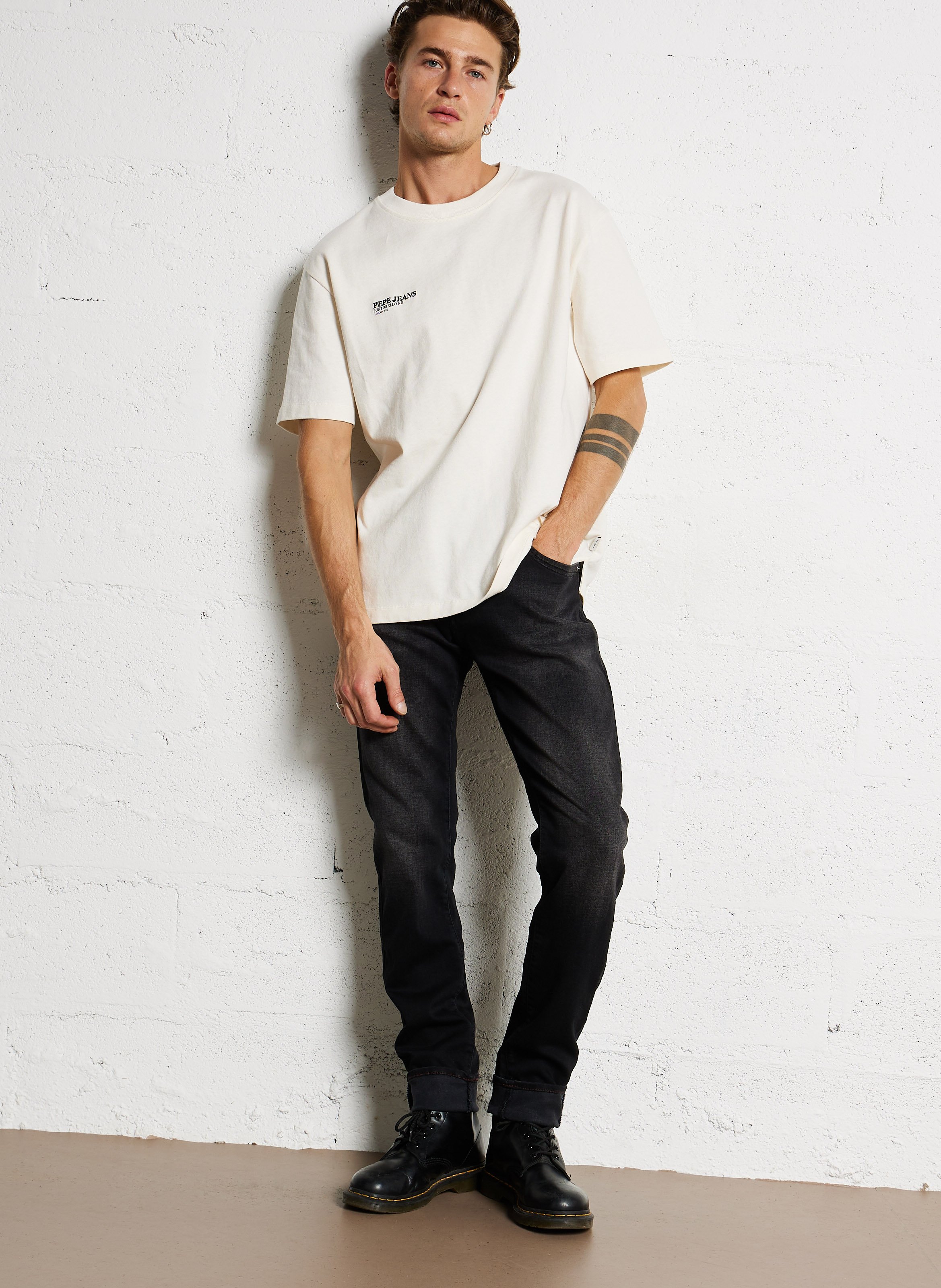 Jeans mit verstellbarer Passform und verwaschenem Look LE TEMPS DES CERISES Schwarz