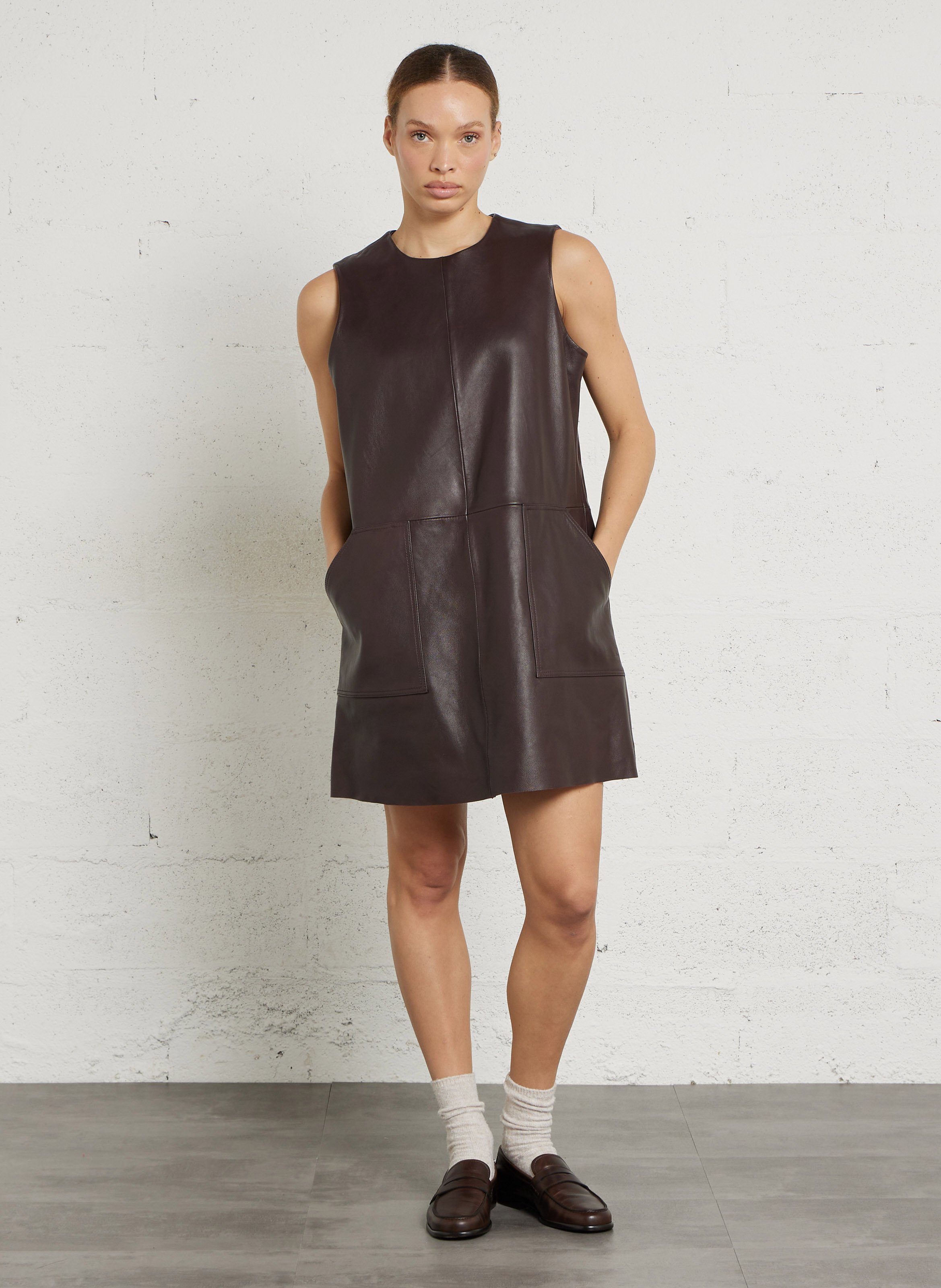 Korte, leren jurk met ronde hals MAISON 123 Rood