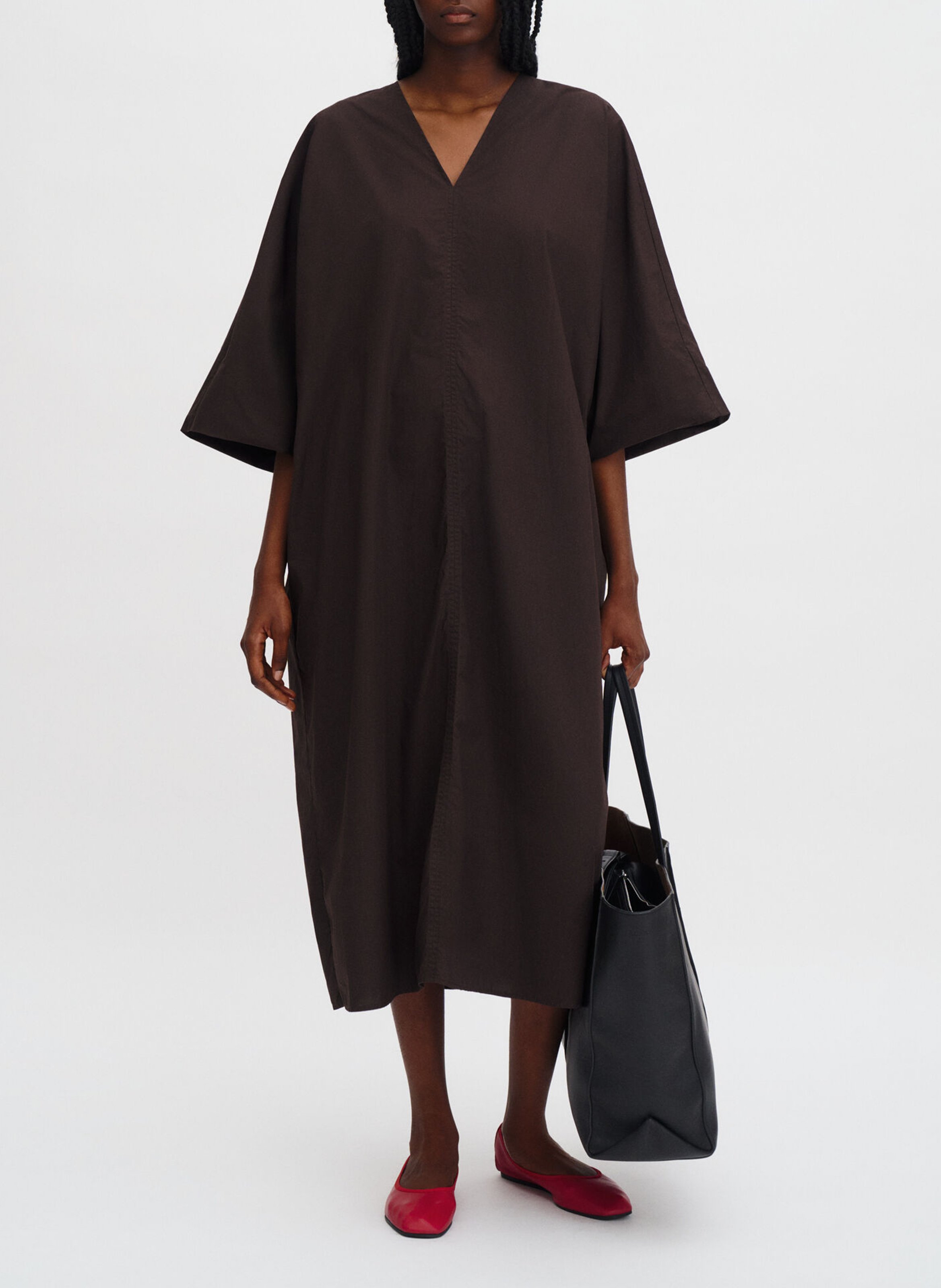 Vestido midi holgado cuello en V liso FILIPPA K Marron