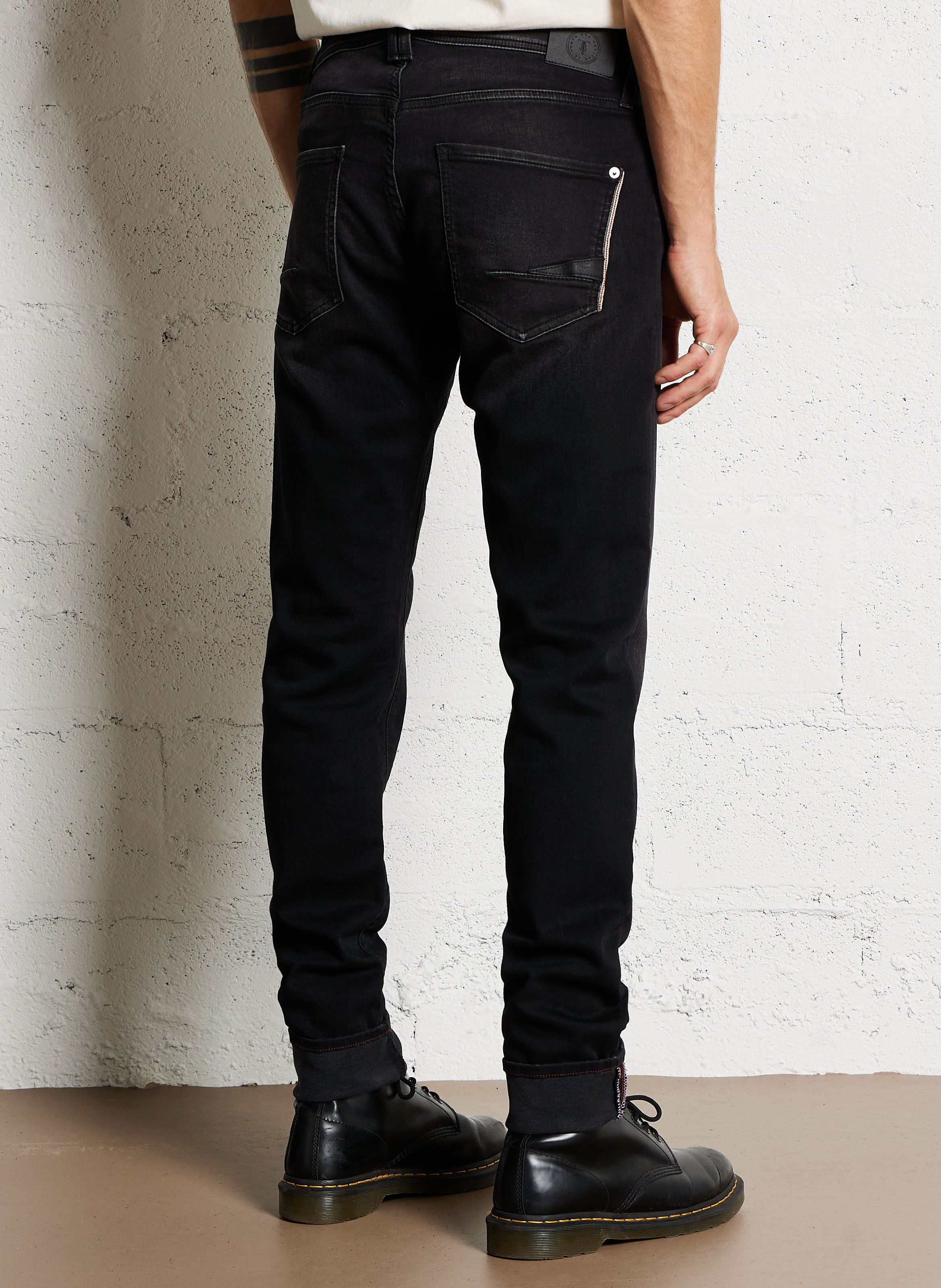 Jeans mit verstellbarer Passform und verwaschenem Look LE TEMPS DES CERISES Schwarz