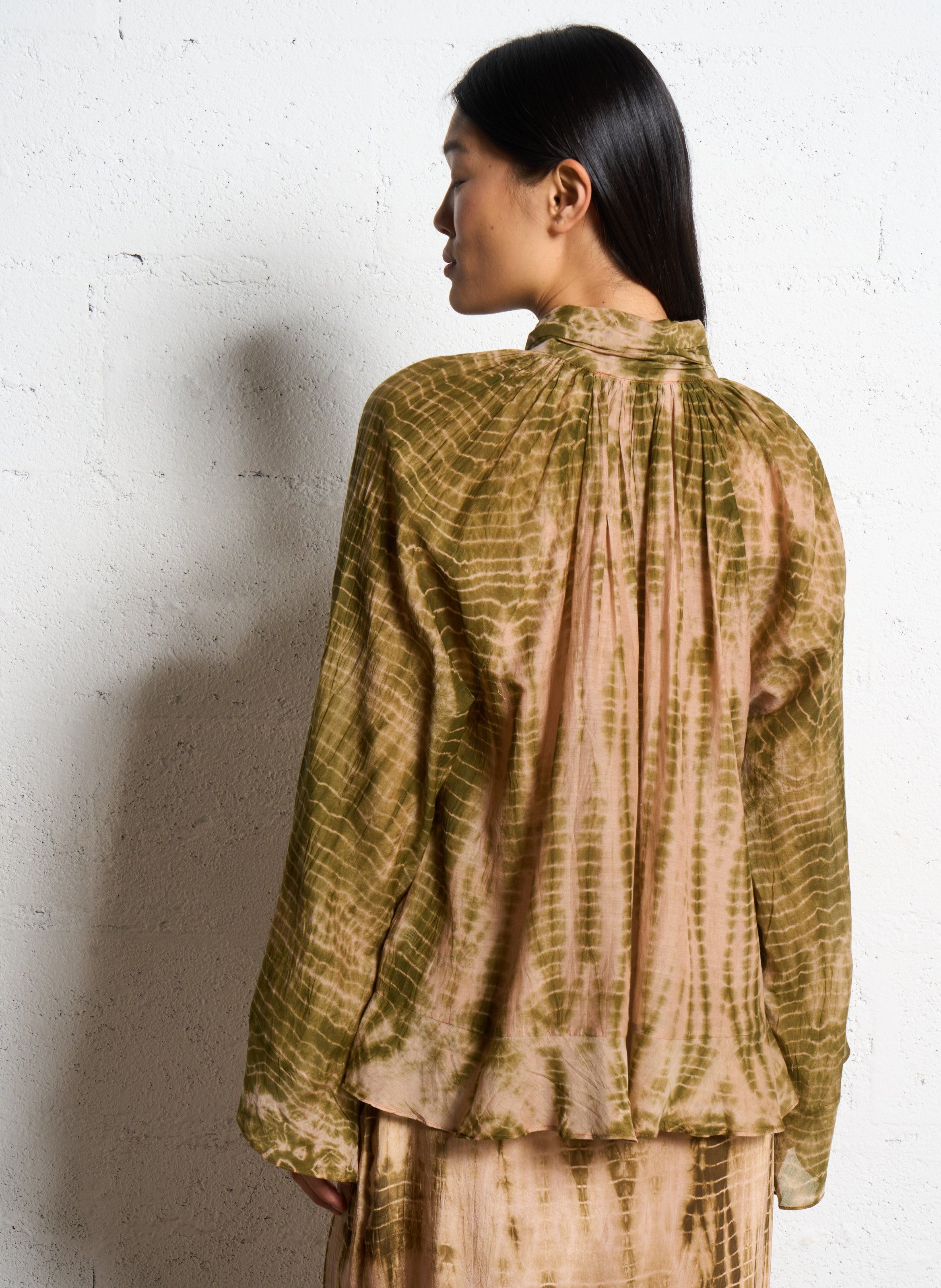 Blouse with lavallière collar in blended cotton and silk MES DEMOISELLES Multicolored