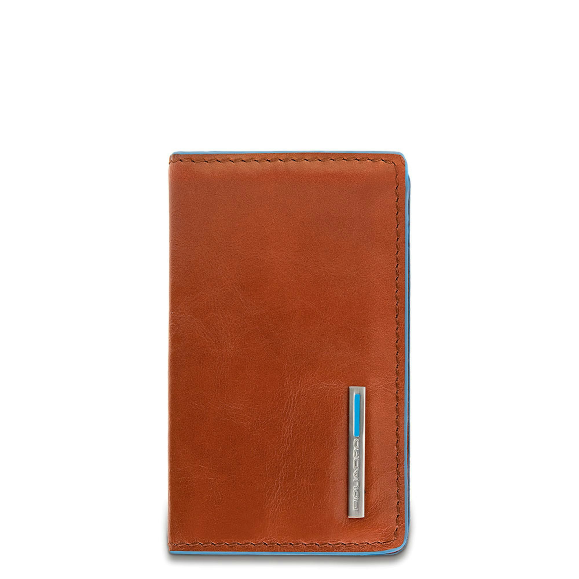 - 100% leather, - 6 cardholder slots, - 1 central compartment, - Size: L10 x H7 cm. PIQUADRO