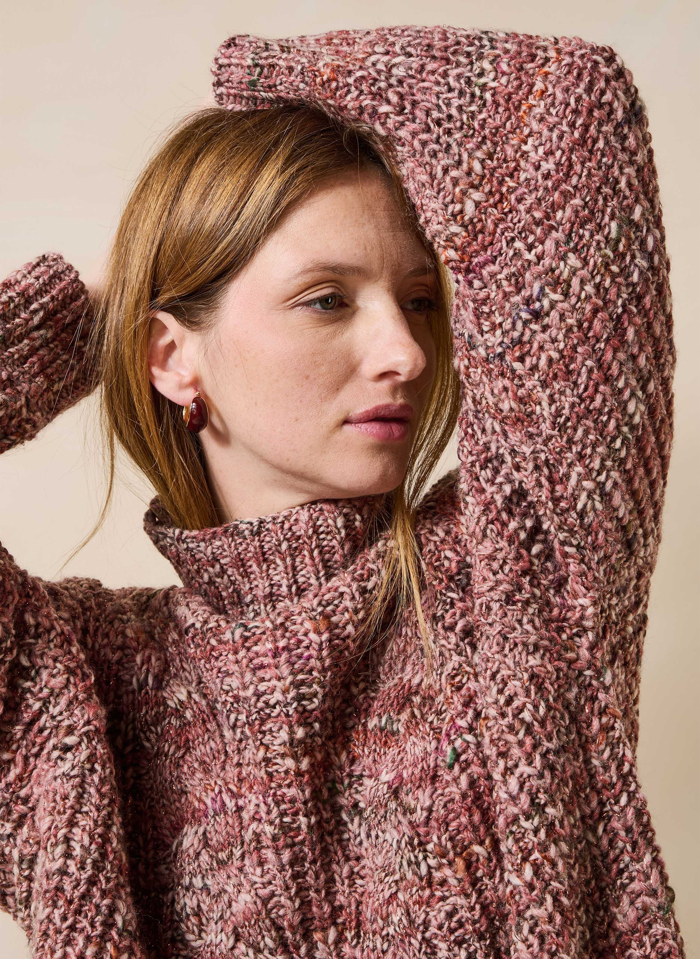 Pull droit col montant en maille LA FEE MARABOUTEE Rose
