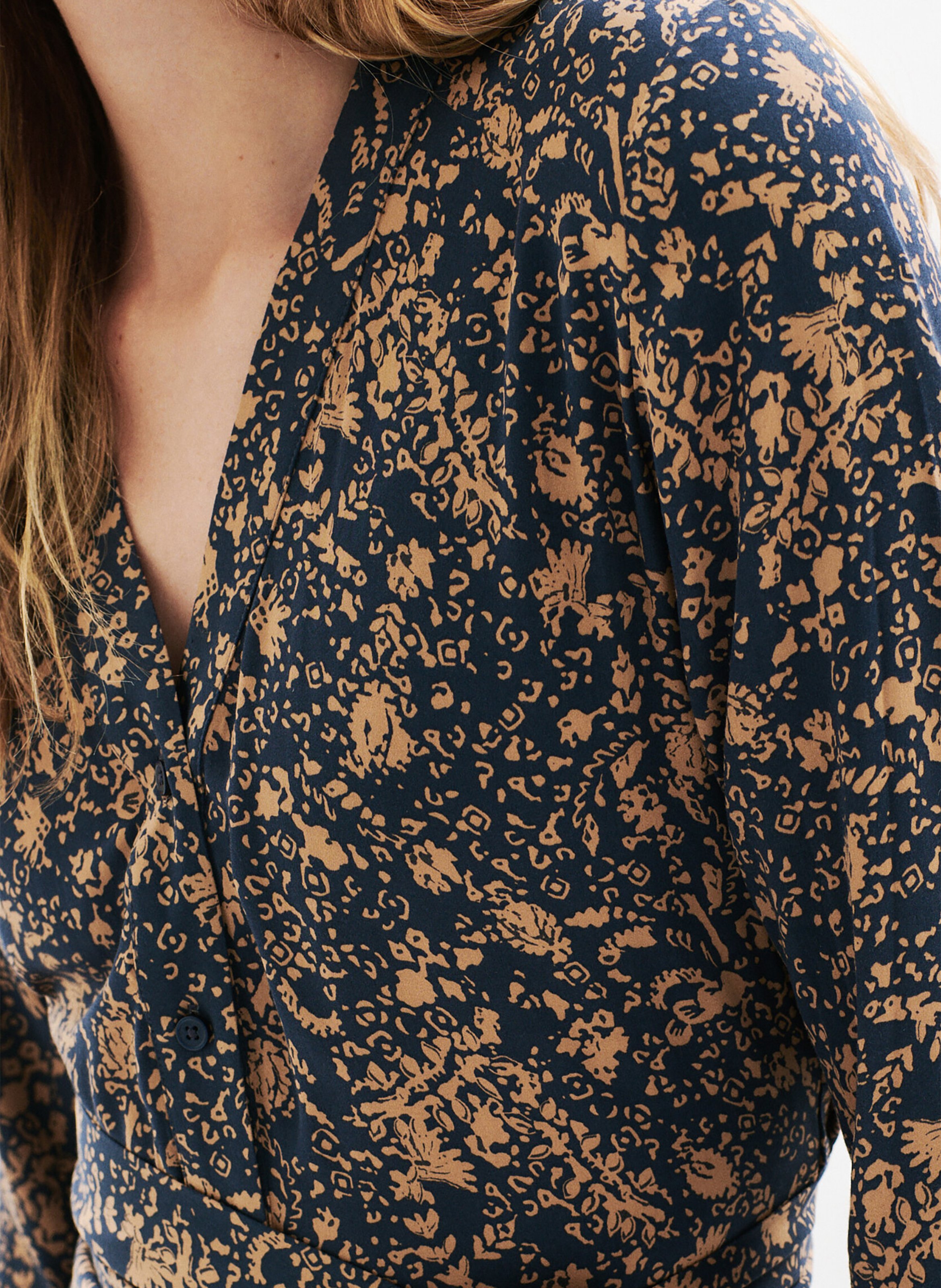 Robe midi imprimée col v CAROLL Noir