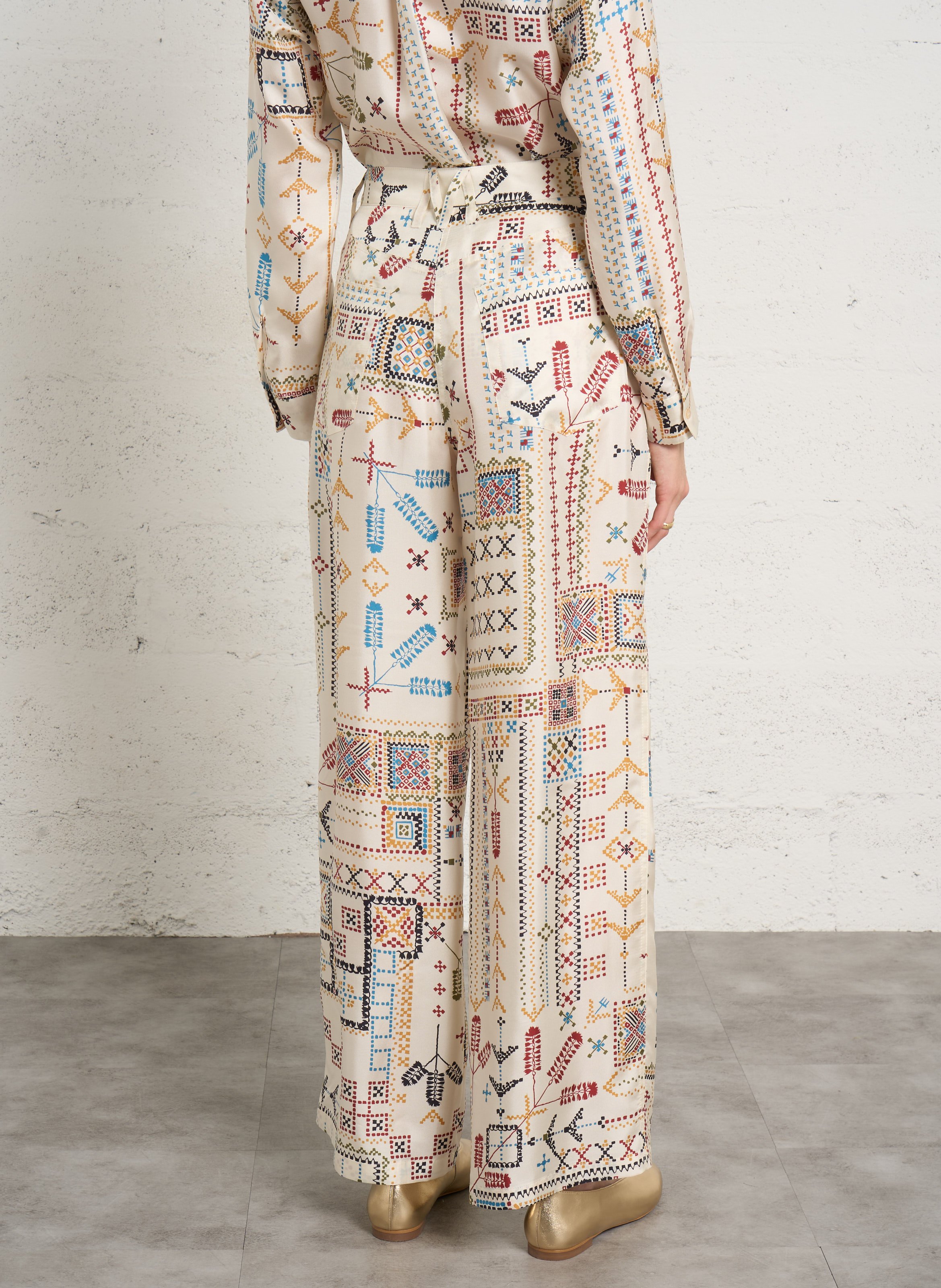 Weite Caprihose aus Seide MOMONI Mehrfarbig