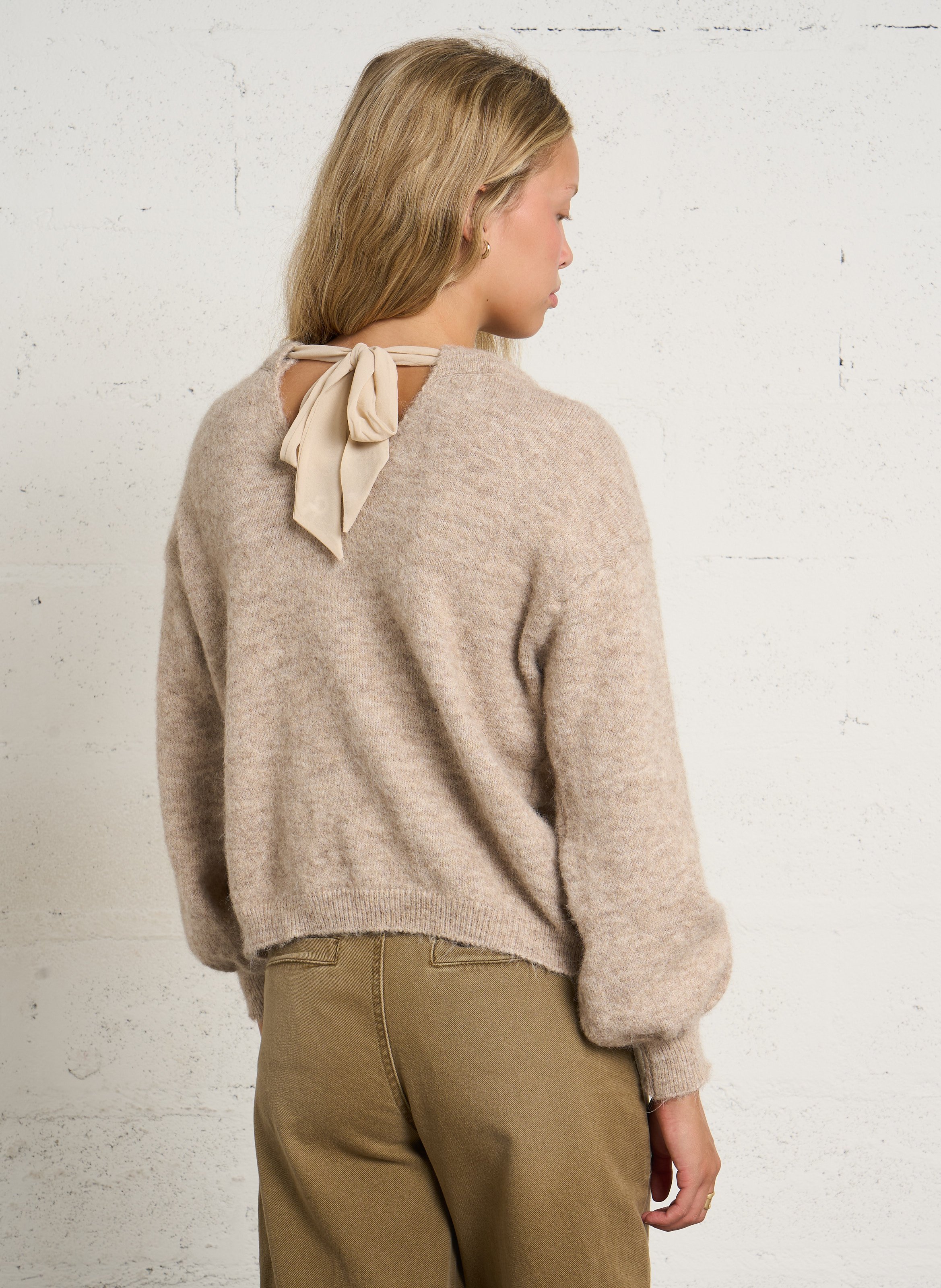 Rechte, gebreide trui met ronde hals PLEASE Beige