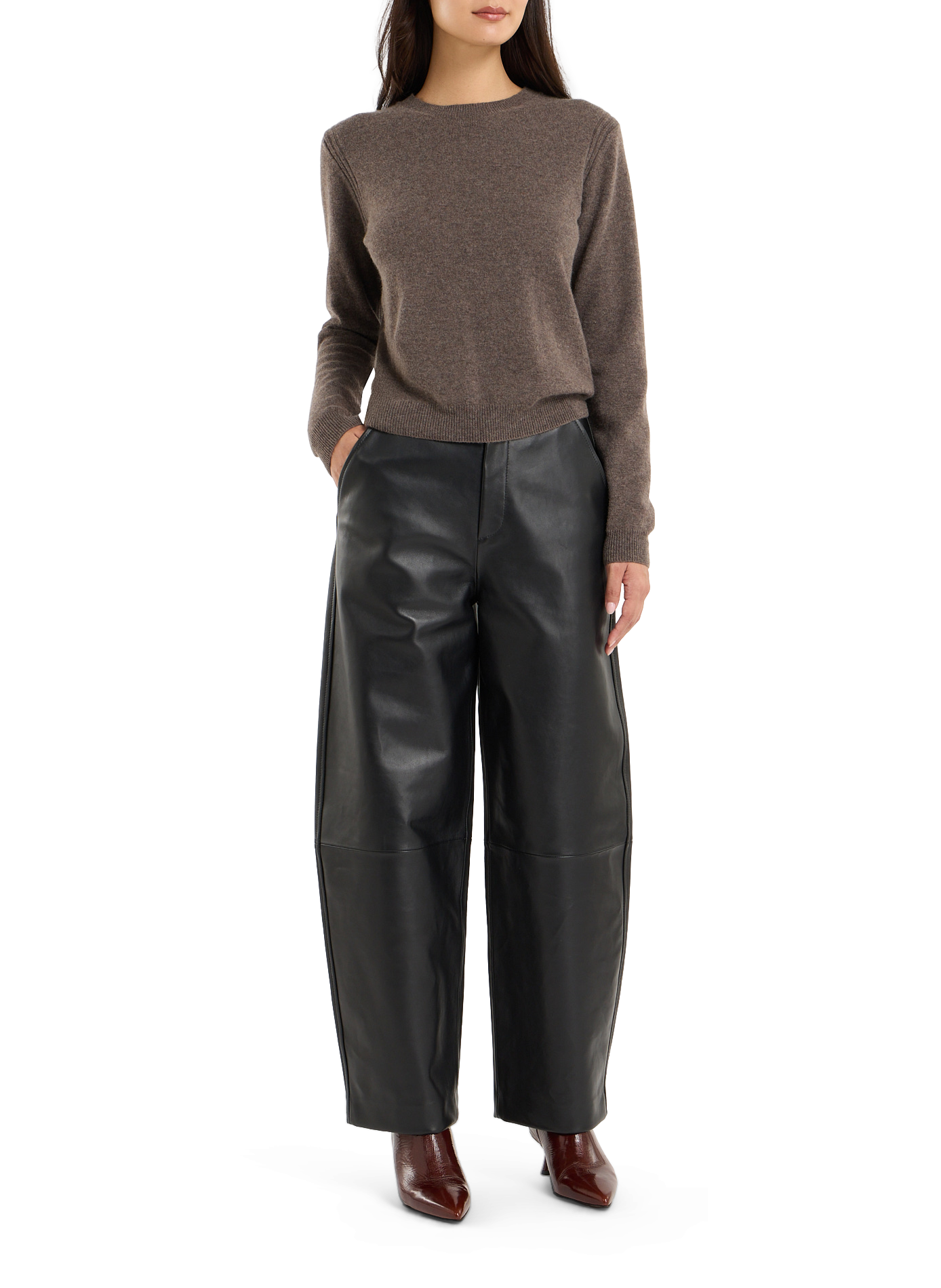 Qiria round neck cashmere straight sweater. SAISON 1865 Brown