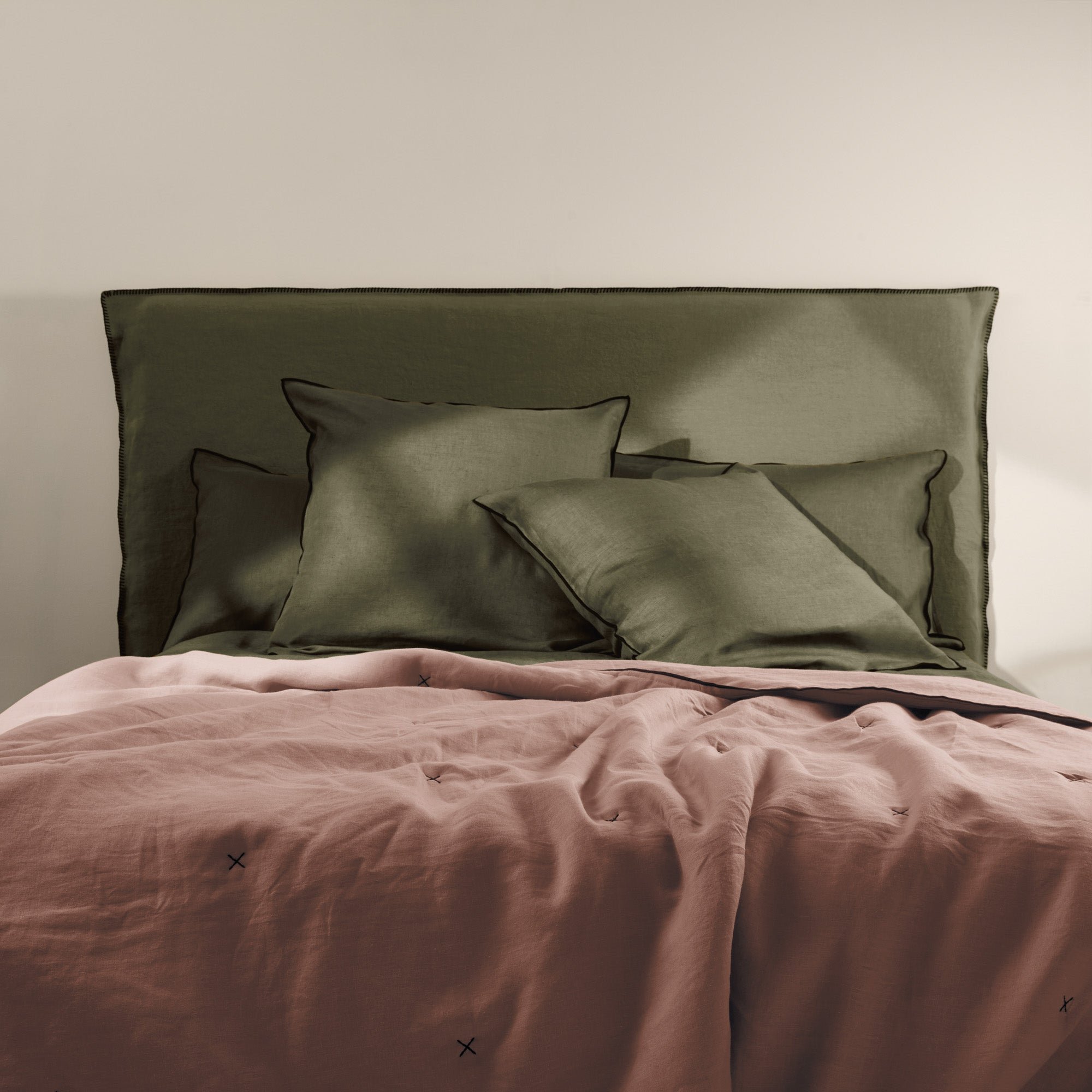 CARLINA - Quilted linen bedspread MADURA Pink