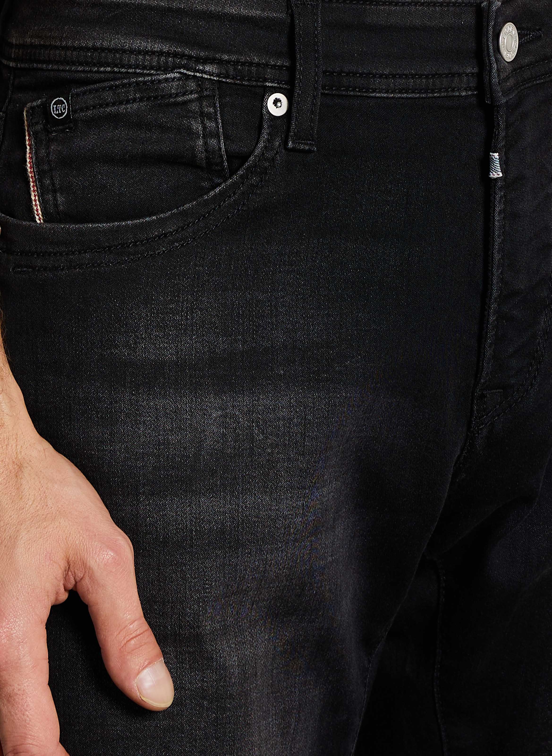 Jeans mit verstellbarer Passform und verwaschenem Look LE TEMPS DES CERISES Schwarz