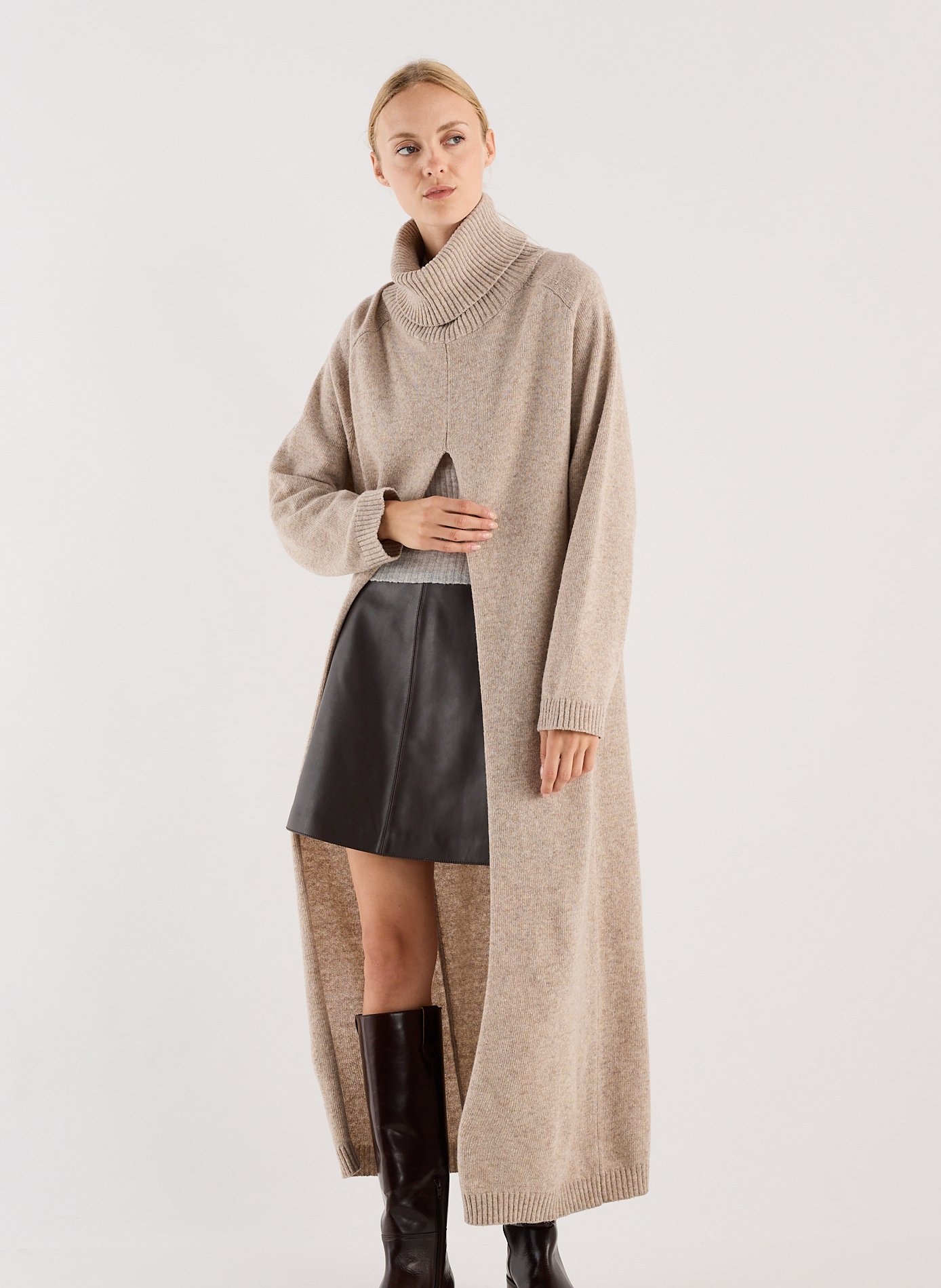 Gerade geschnittenes Maxikleid aus Wollmix mit Rollkragen SAISON 1865 Beige