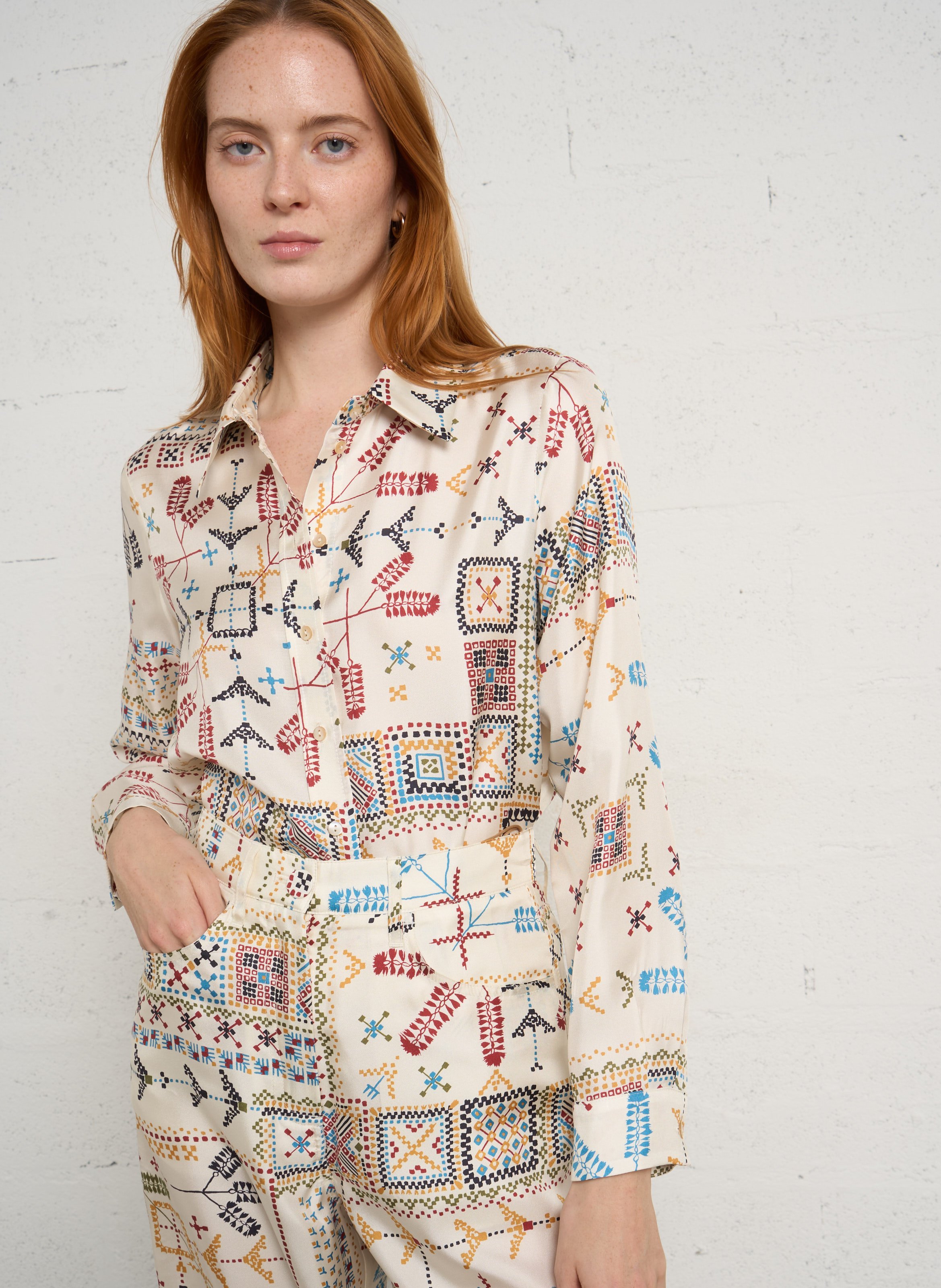 Bedruckte Bluse mit klassischem Kragen MOMONI Mehrfarbig