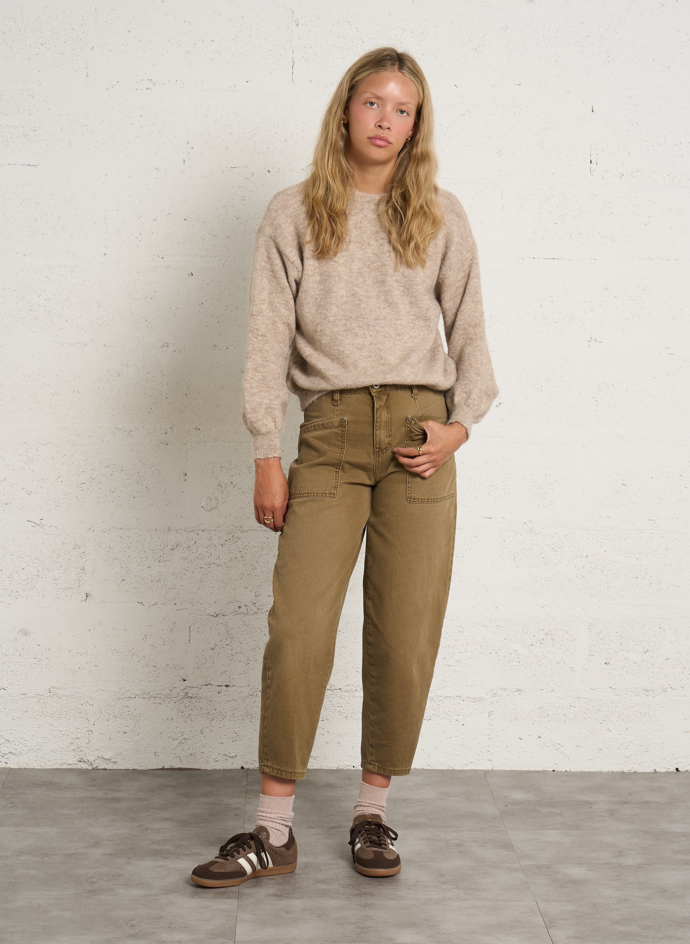Rechte, gebreide trui met ronde hals PLEASE Beige