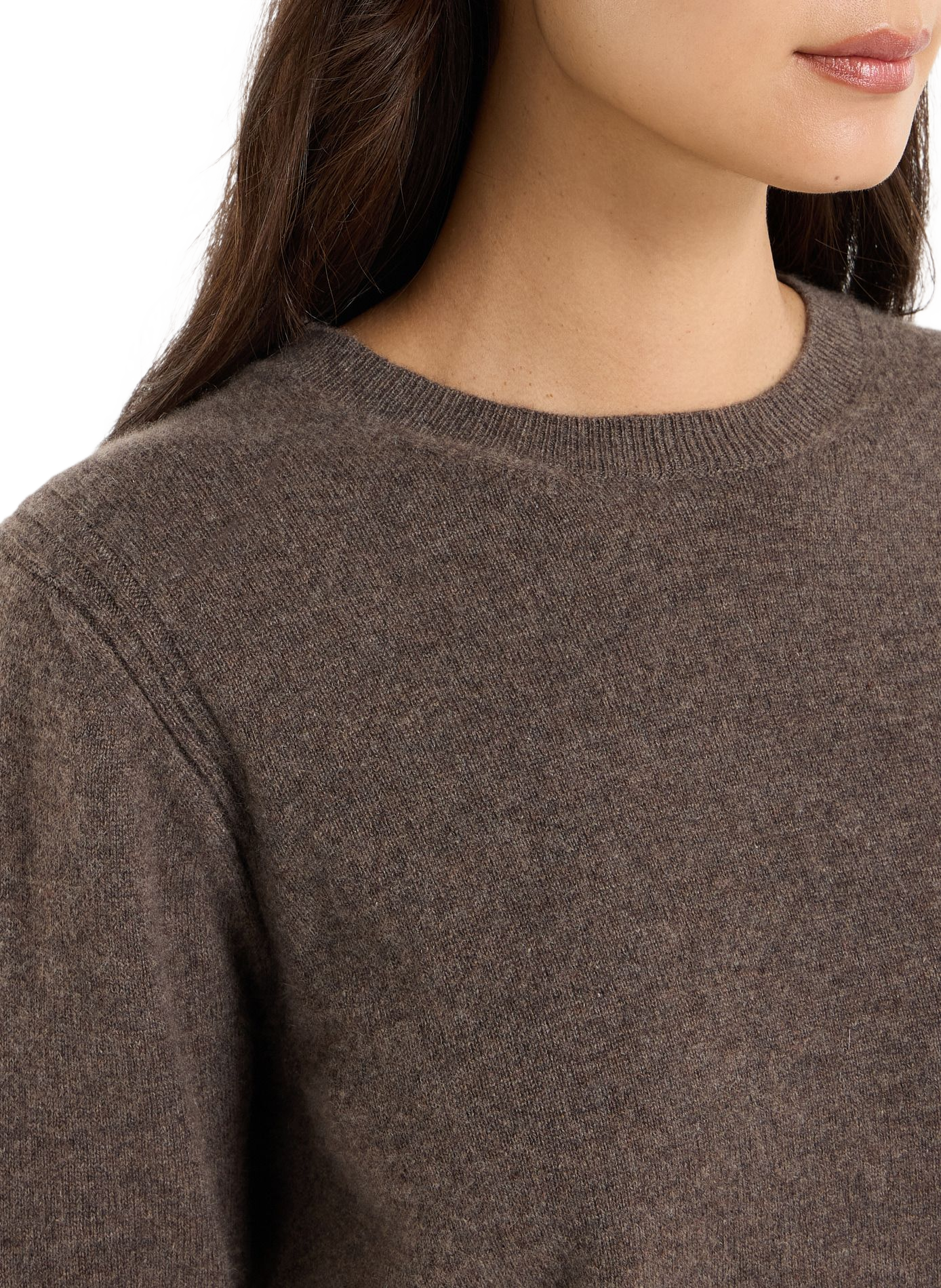Qiria round neck cashmere straight sweater. SAISON 1865 Brown