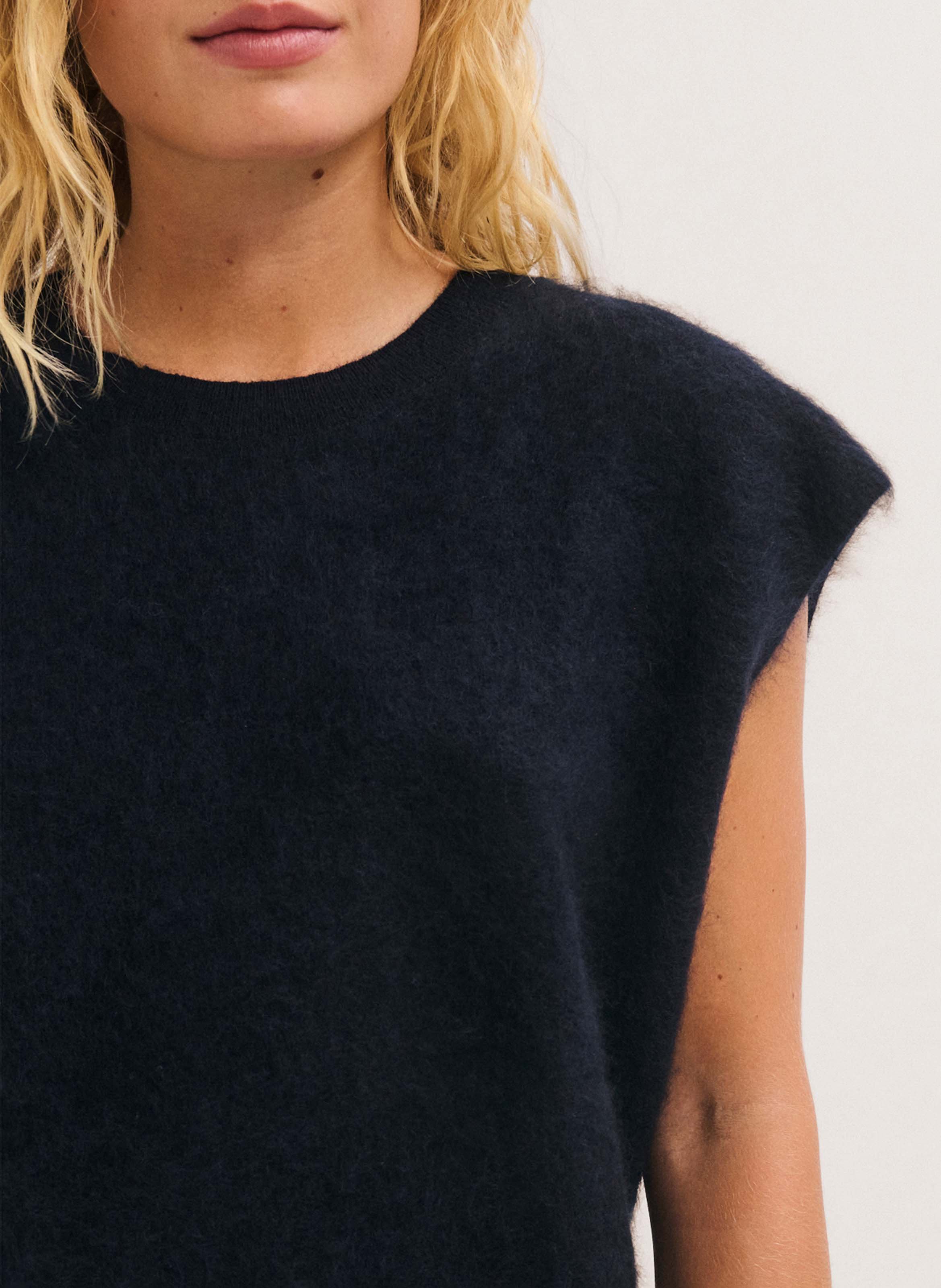 Sleeveless solid wool sweater PABLO Black
