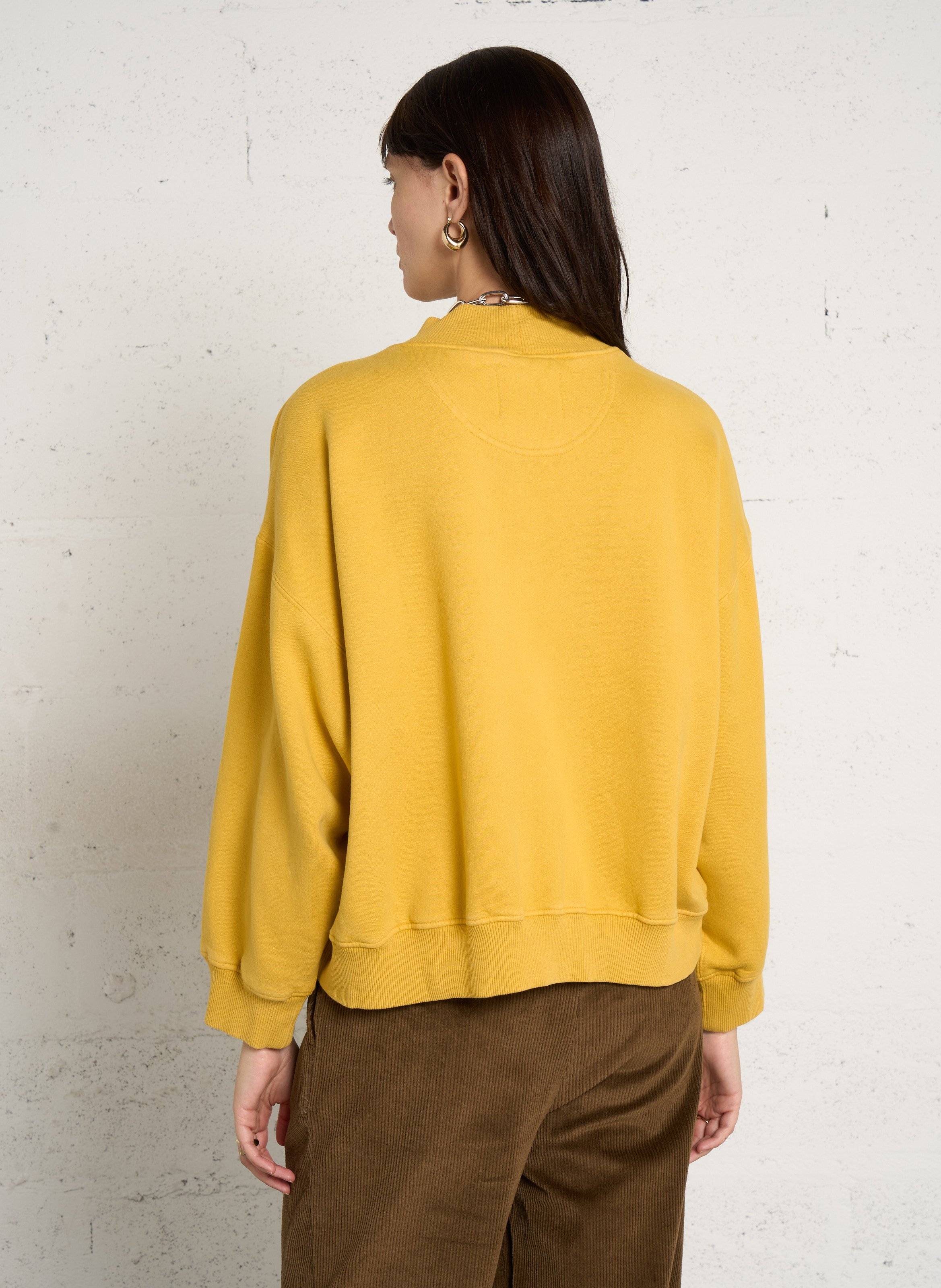 Weites Sweatshirt mit Stehkragen und bedrucktem Muster aus Baumwollmischung. LEON & HARPER Gelb