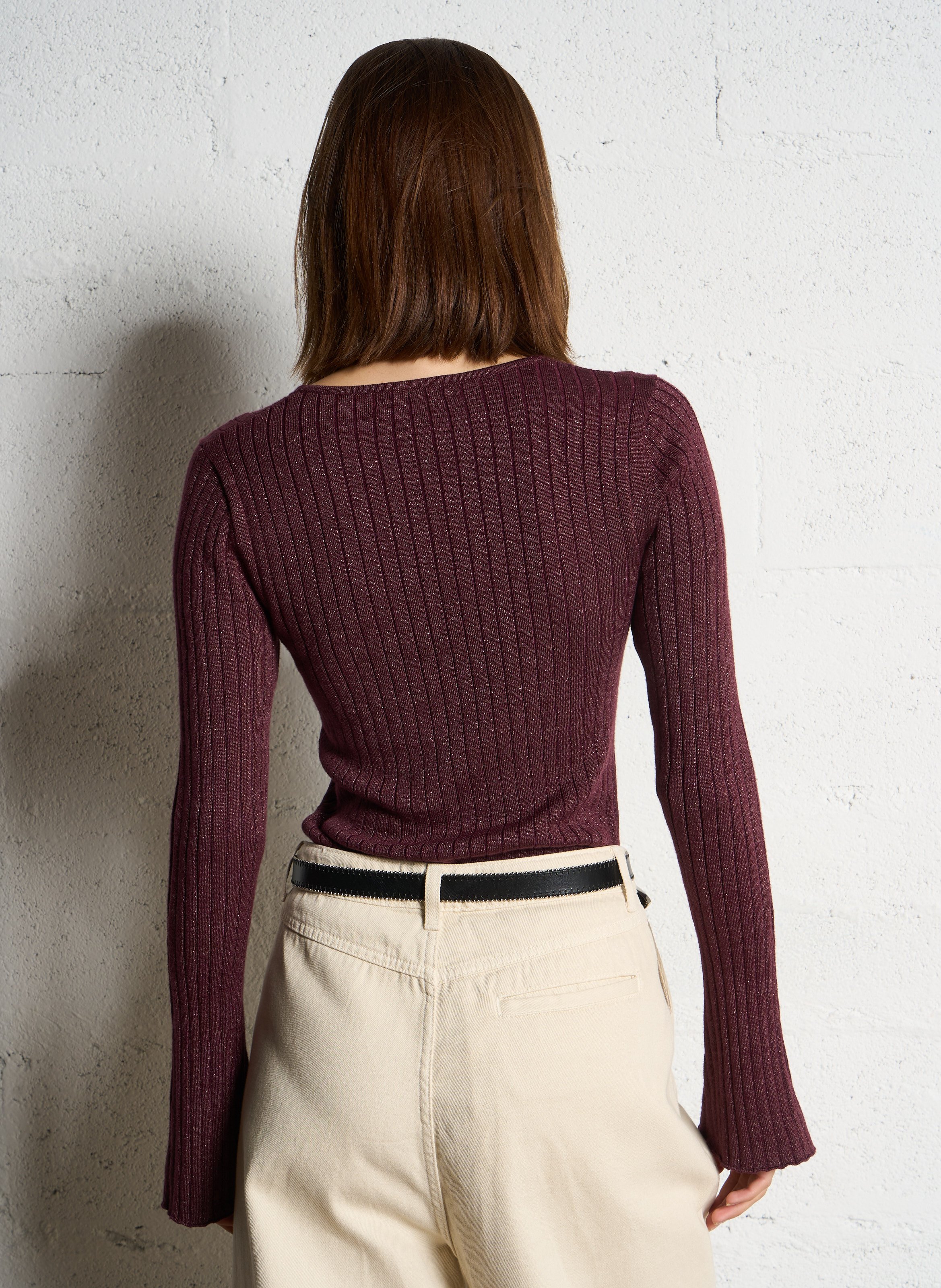 Fitted round neck sweater in metallic knit Plums