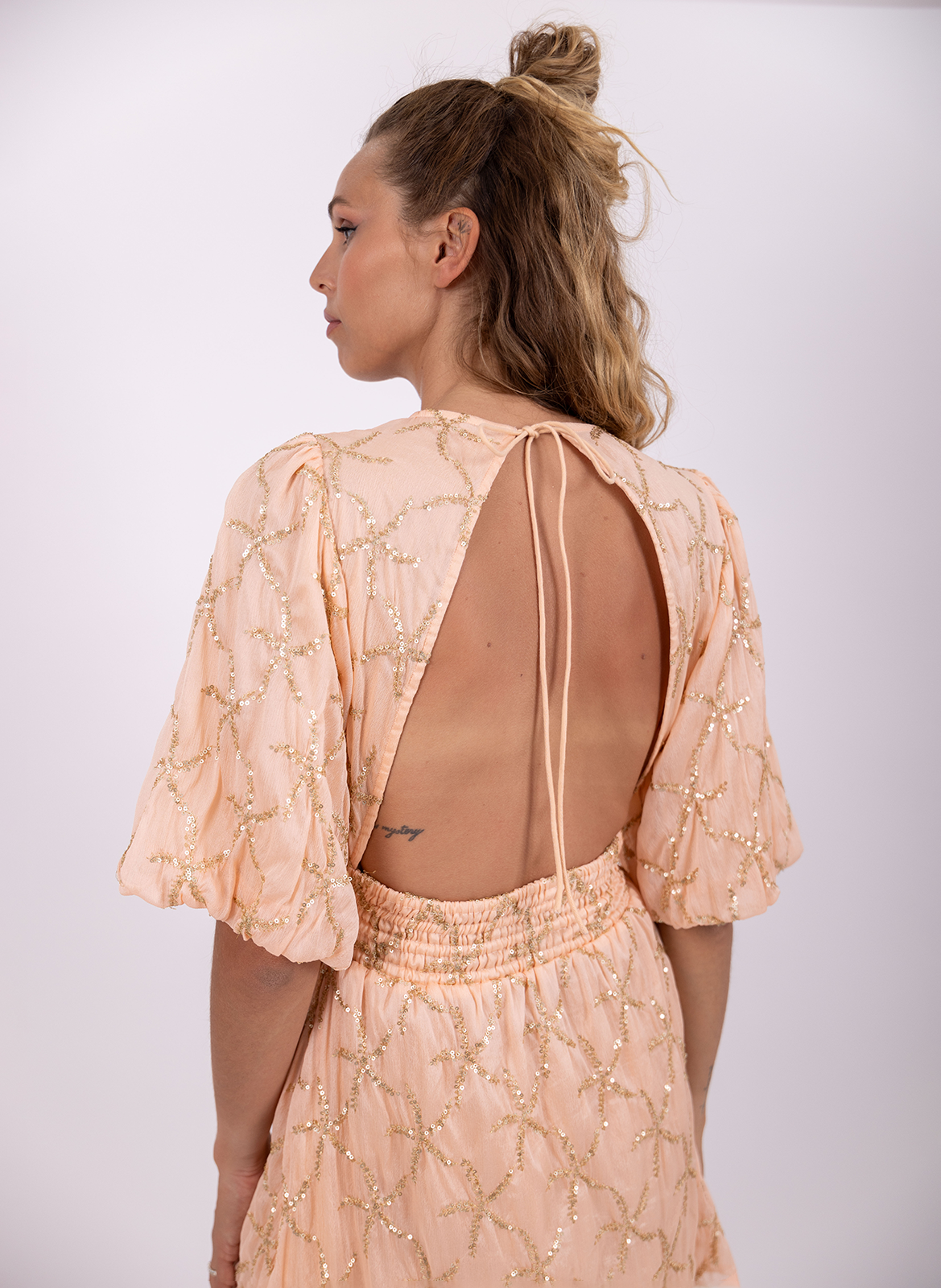 Fitted short V-neck dress Orange