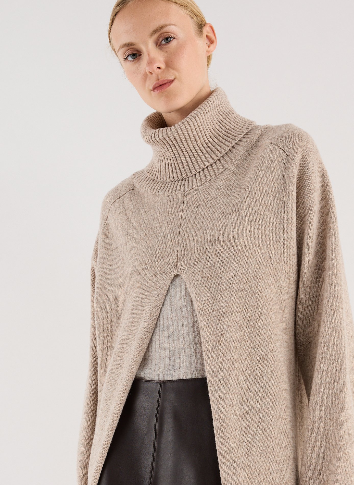 Gerade geschnittenes Maxikleid aus Wollmix mit Rollkragen SAISON 1865 Beige