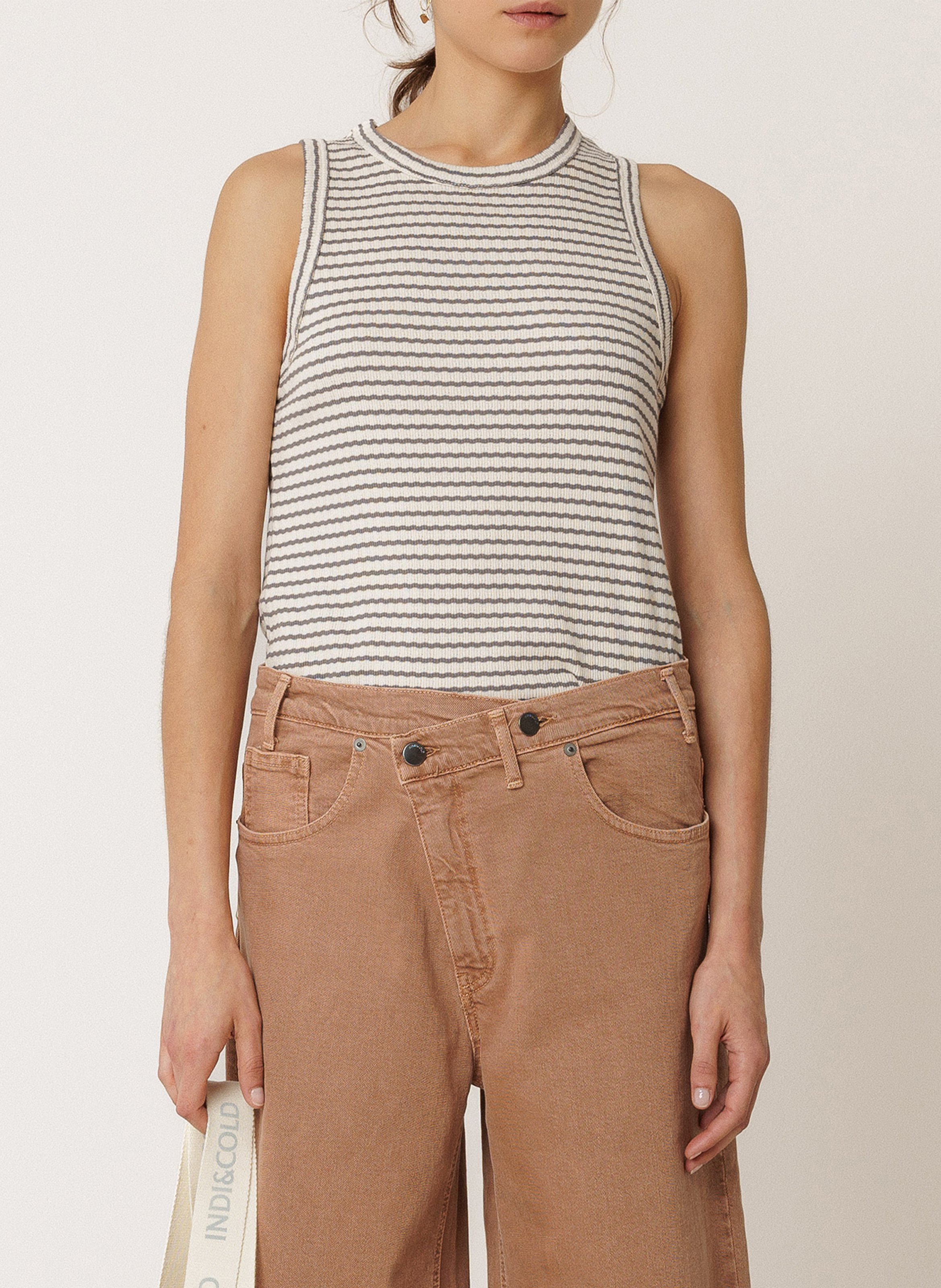 Recht streepjes hemdje met ronde hals van biologisch katoen. INDI & COLD Grijs