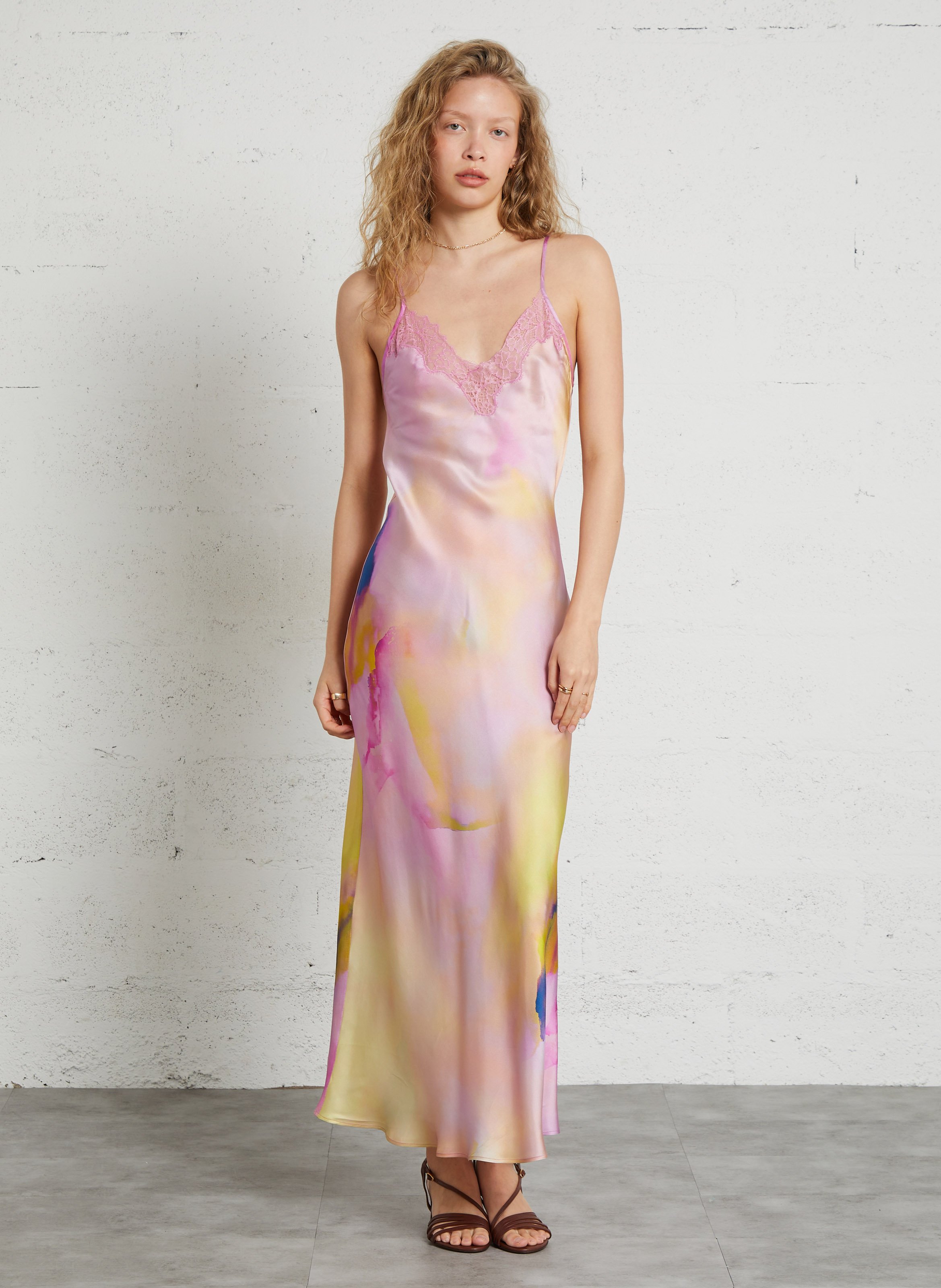 Lange, zijden jurk met V-hals en print MES DEMOISELLES Roze