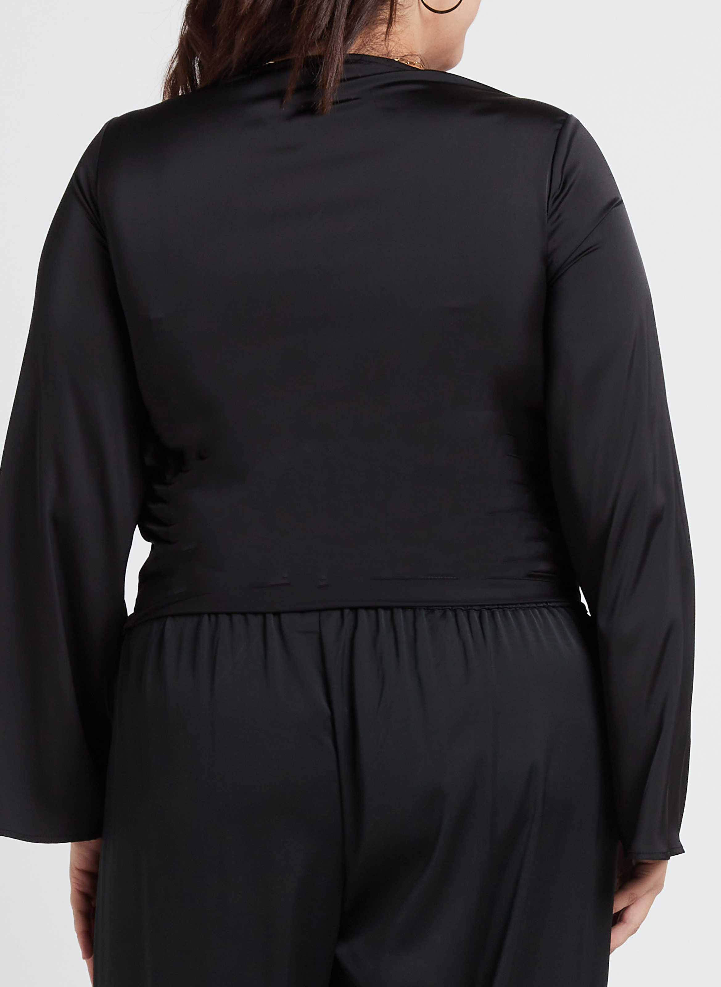 Flowing satin-finish V-neck top GINA TRICOT Black