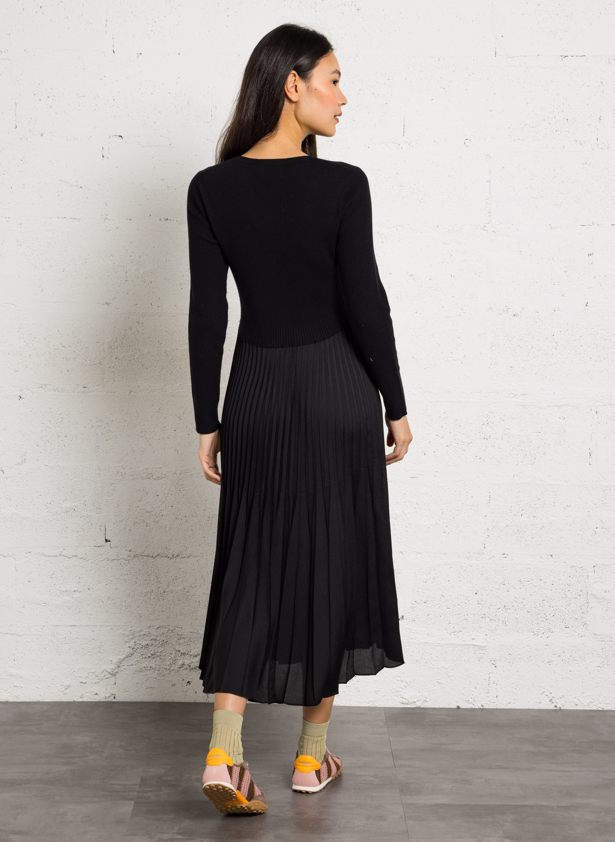 Halflange jurk van tricot met ronde hals MAISON 123 Zwart