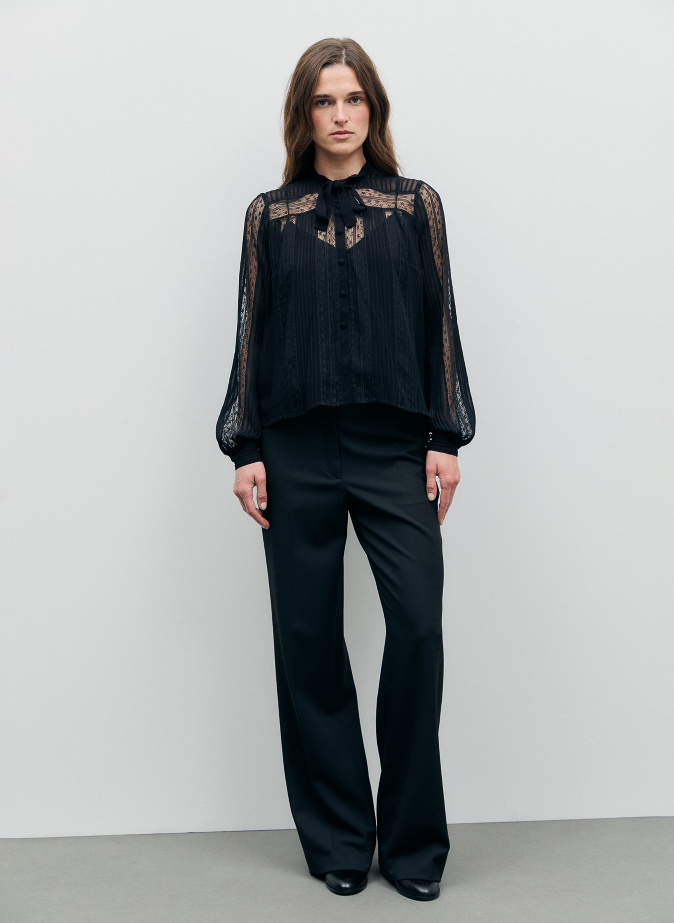 Loose-fitting lace lavallière collar blouse GERARD DAREL Black