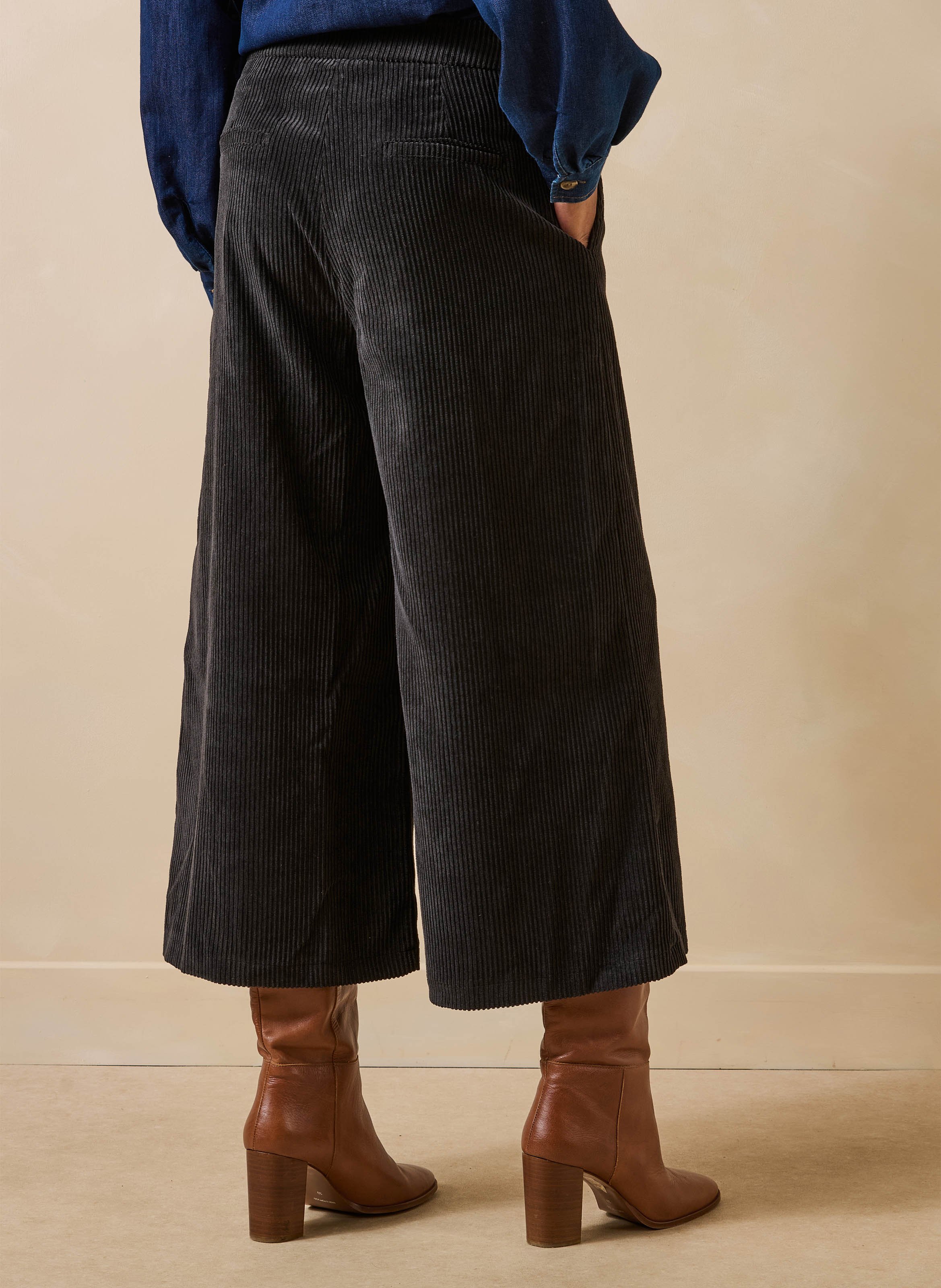 Cropped Hose aus Cord LA FEE MARABOUTEE Schwarz