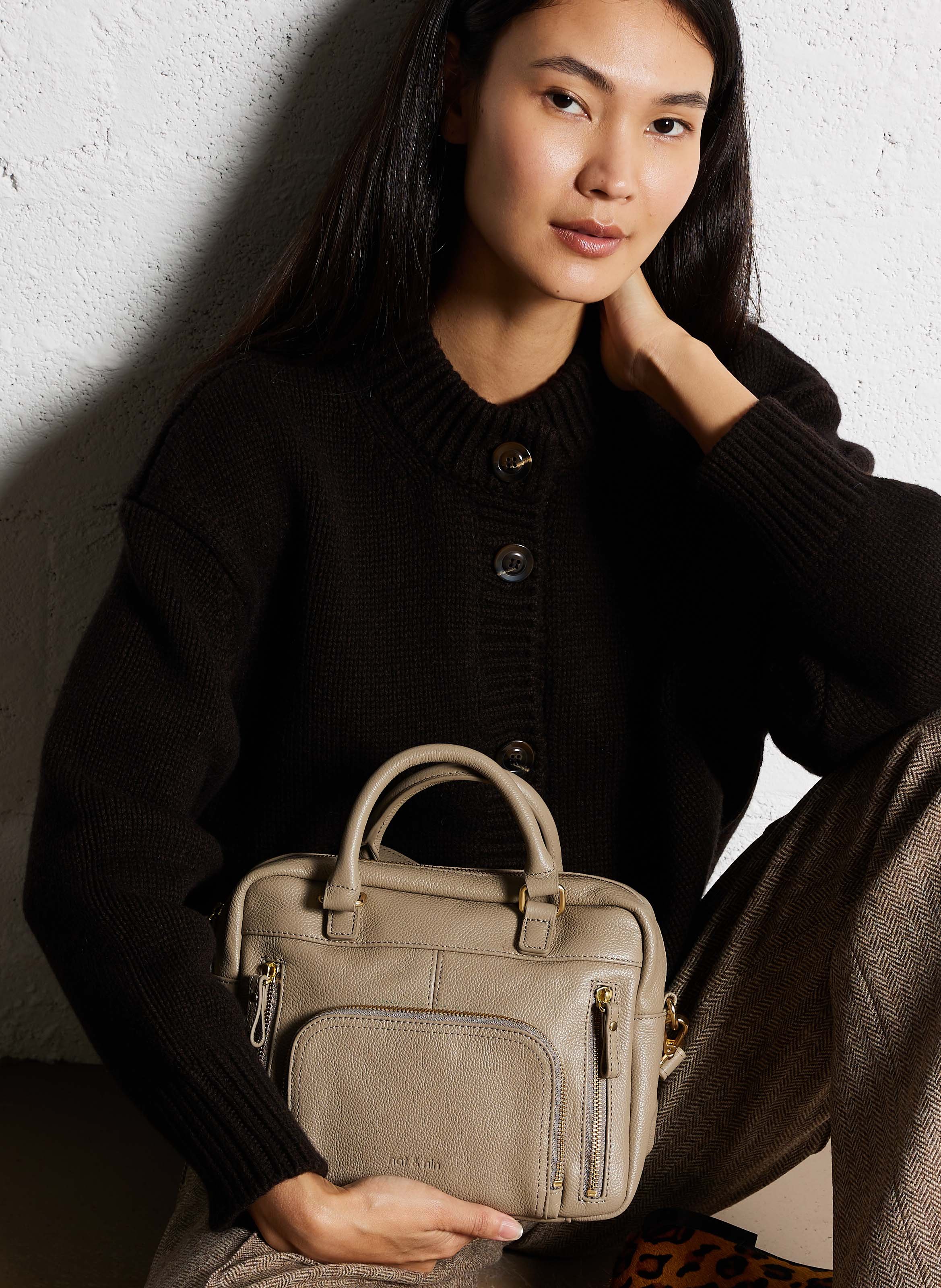 Handtas met meerdere zakken van leer Grijs