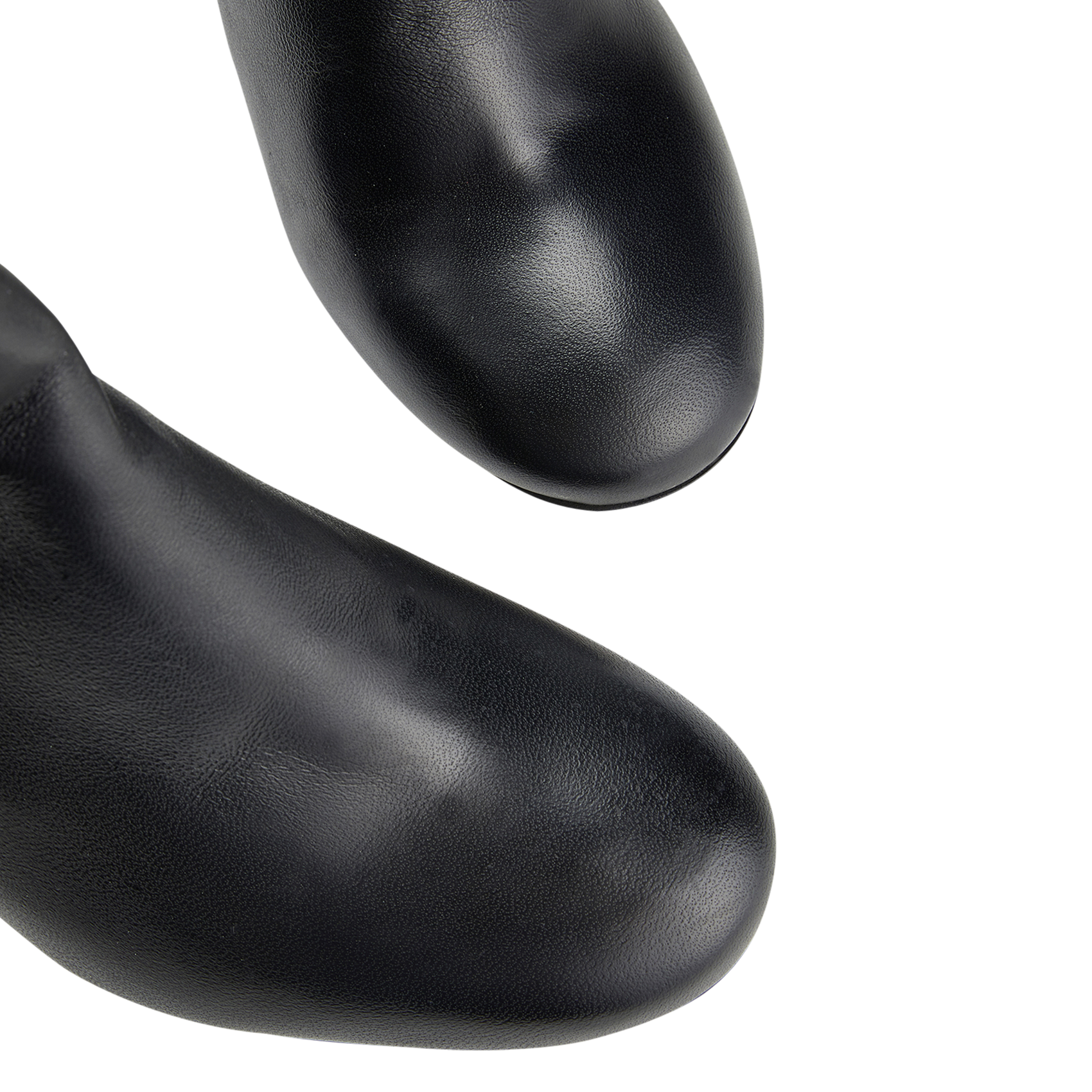 - 100% leather, - Round toes, - Inner zip fastening, - Heel height: 9 cm. COSMOPARIS Black