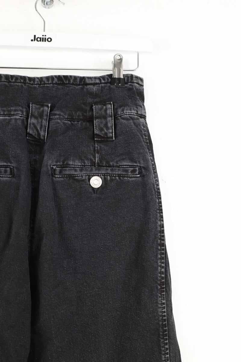 - Straight-leg jeans
- 5 pockets
- Straight cut
- Faded effect ISABEL MARANT - Seconde Main Black