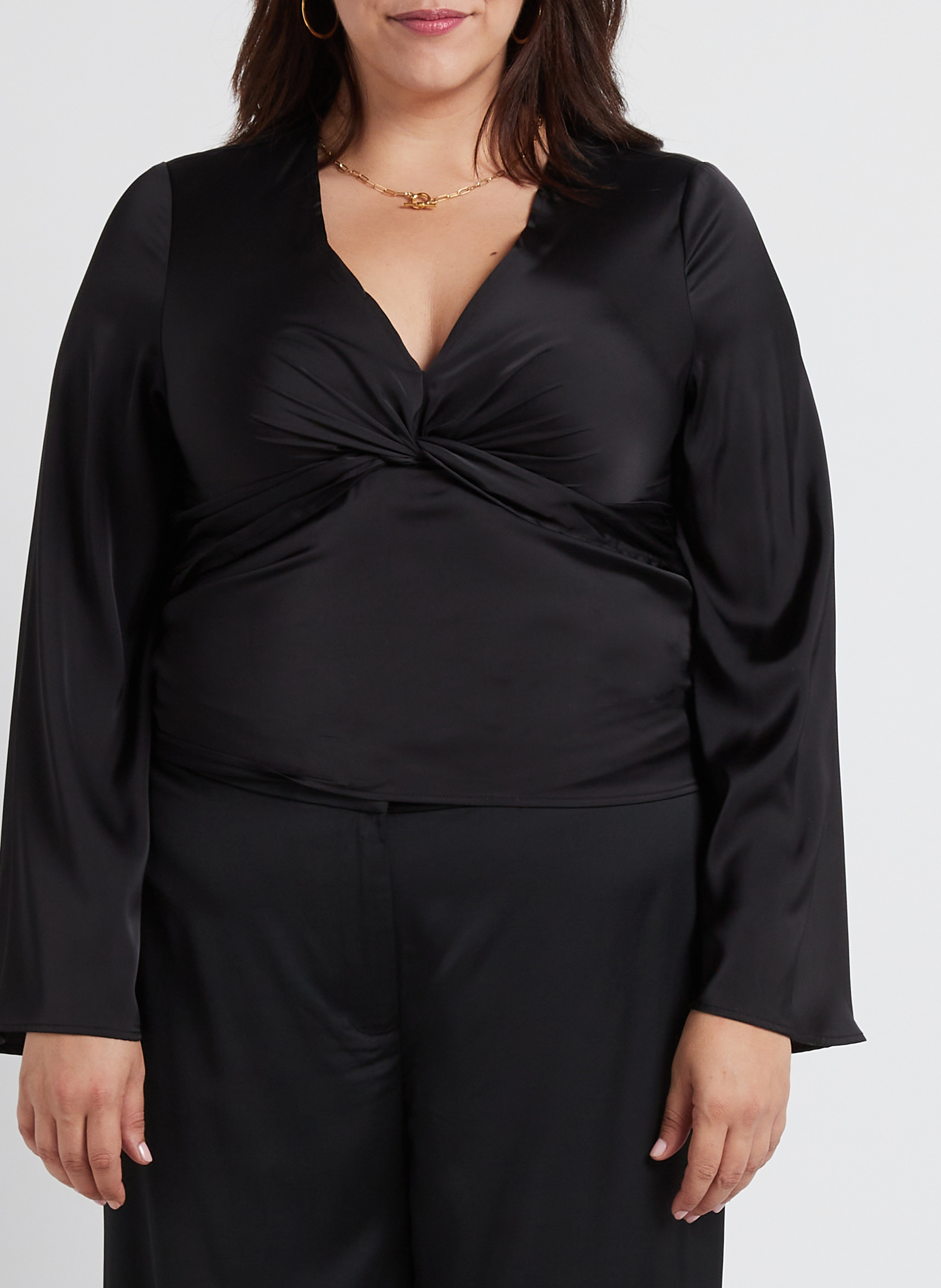 Flowing satin-finish V-neck top GINA TRICOT Black