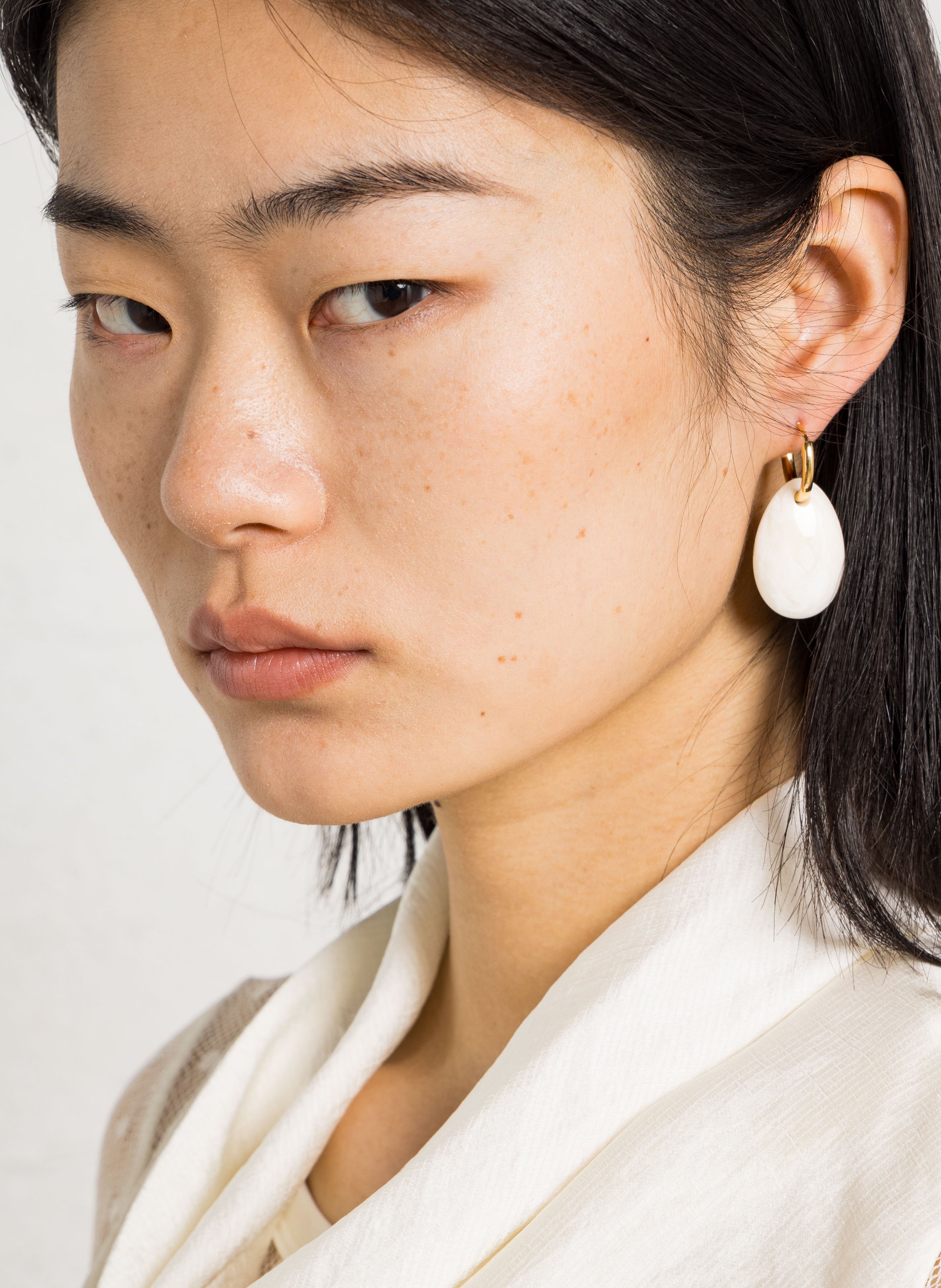 Runde Creolen FEEKA Beige