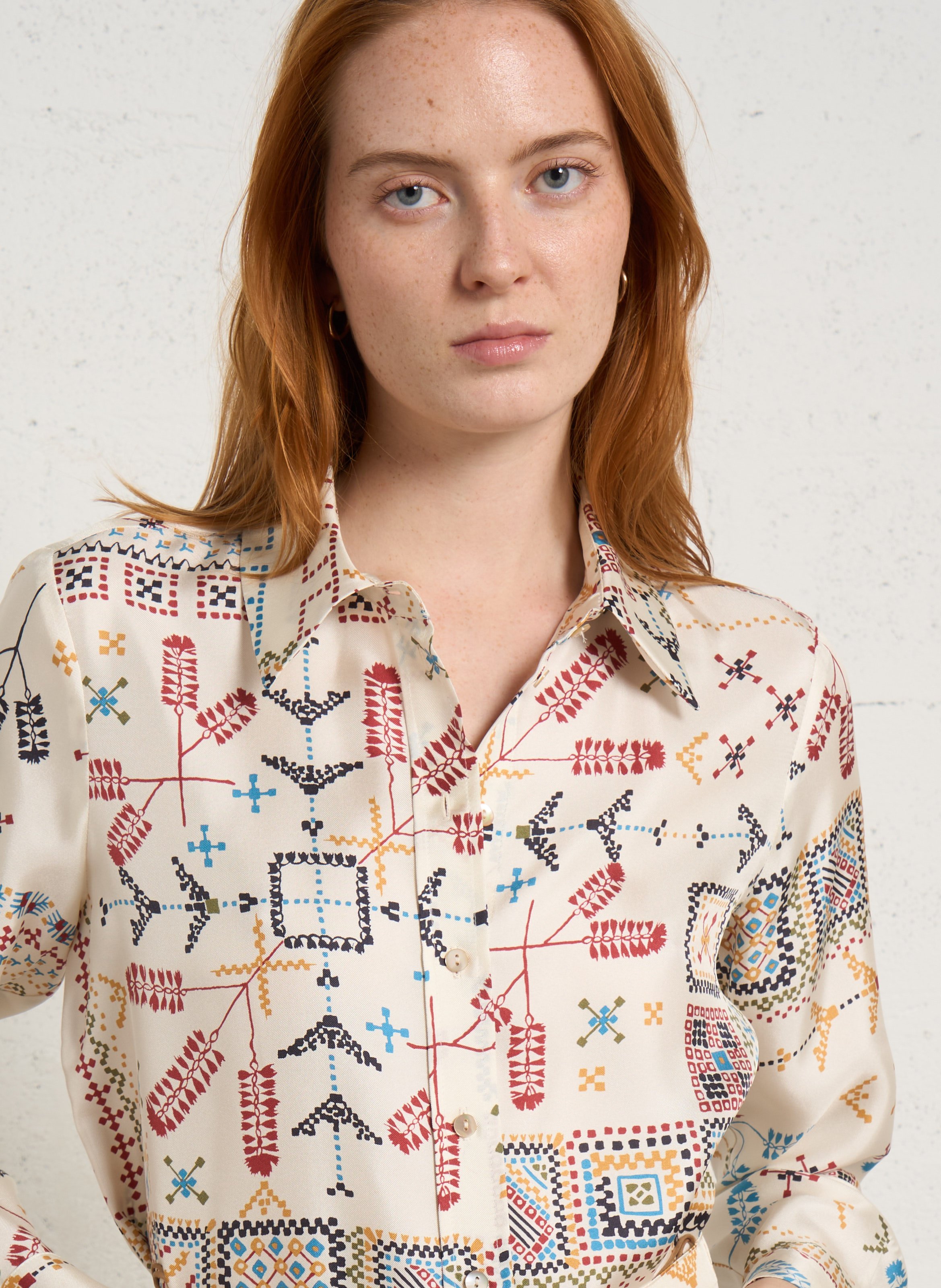 Bedruckte Bluse mit klassischem Kragen MOMONI Mehrfarbig