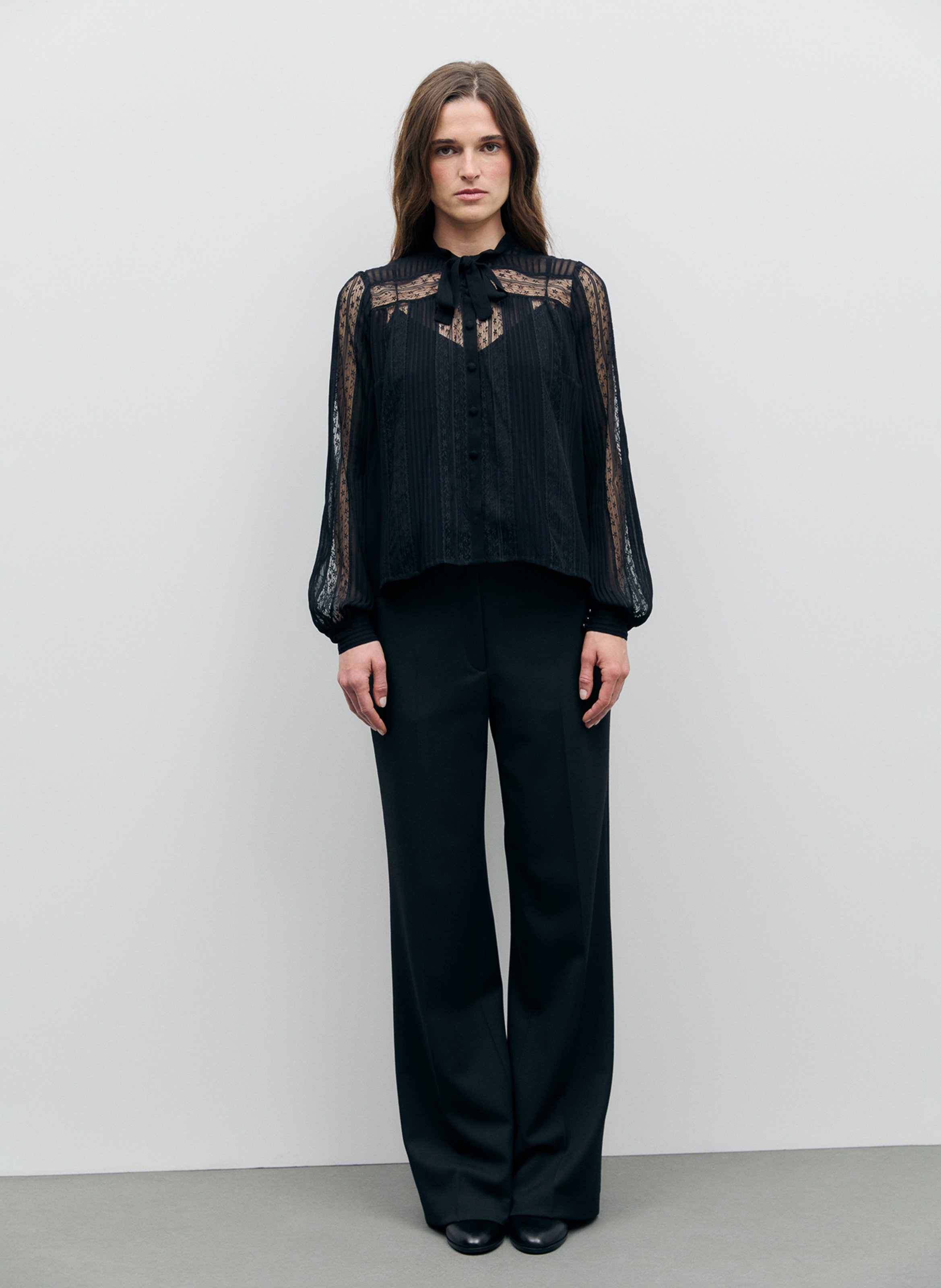 Loose-fitting lace lavallière collar blouse GERARD DAREL Black