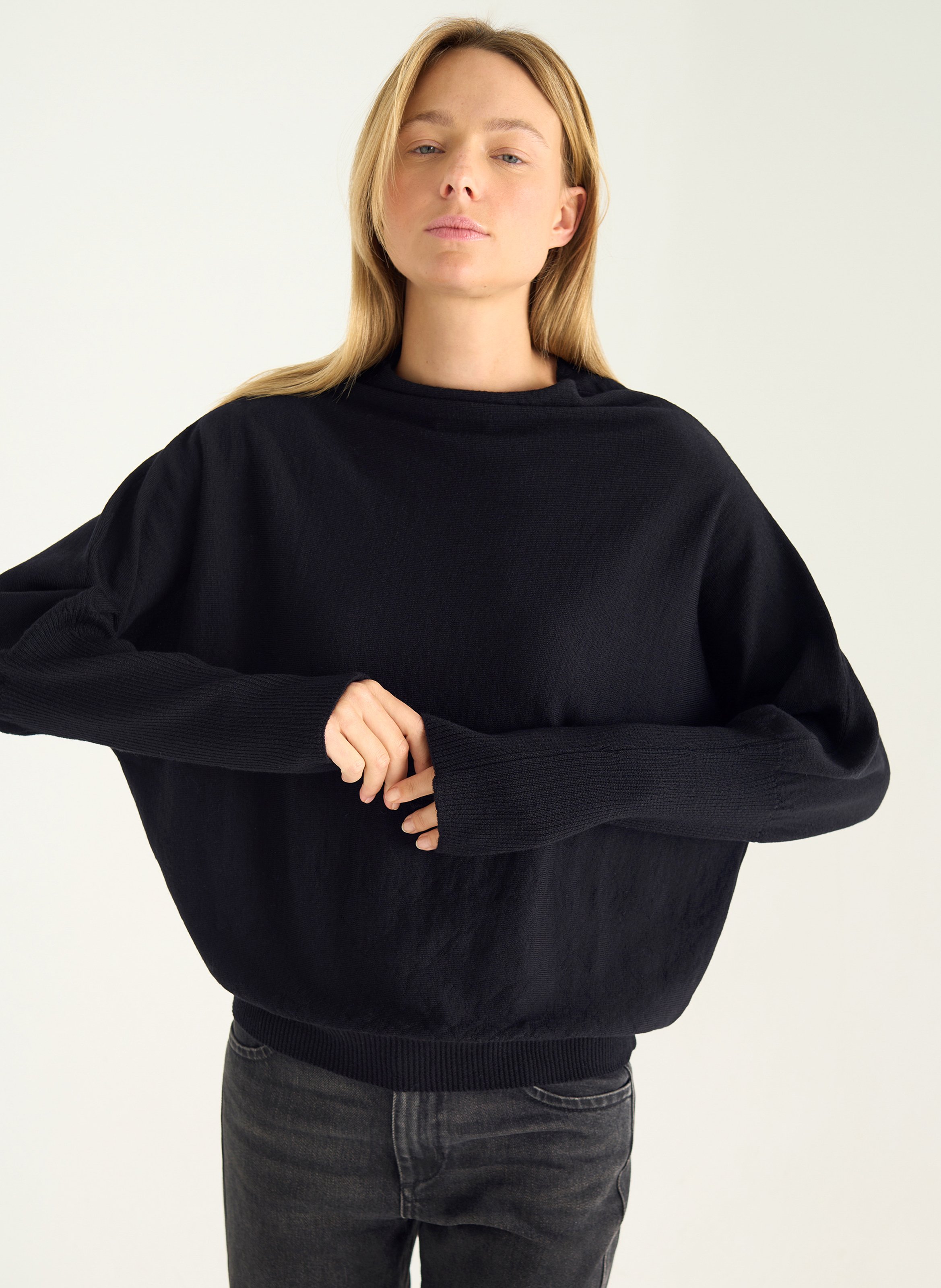 Weiter Wollpullover  ACOTE Schwarz