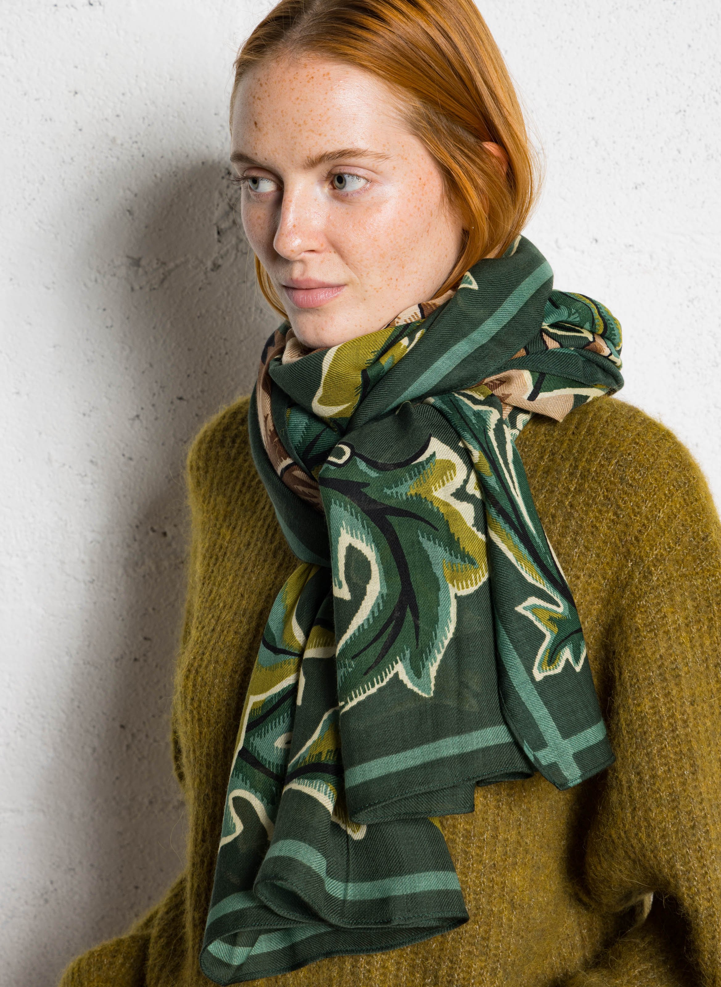 Echarpe fine imprimée en laine INOUI EDITIONS