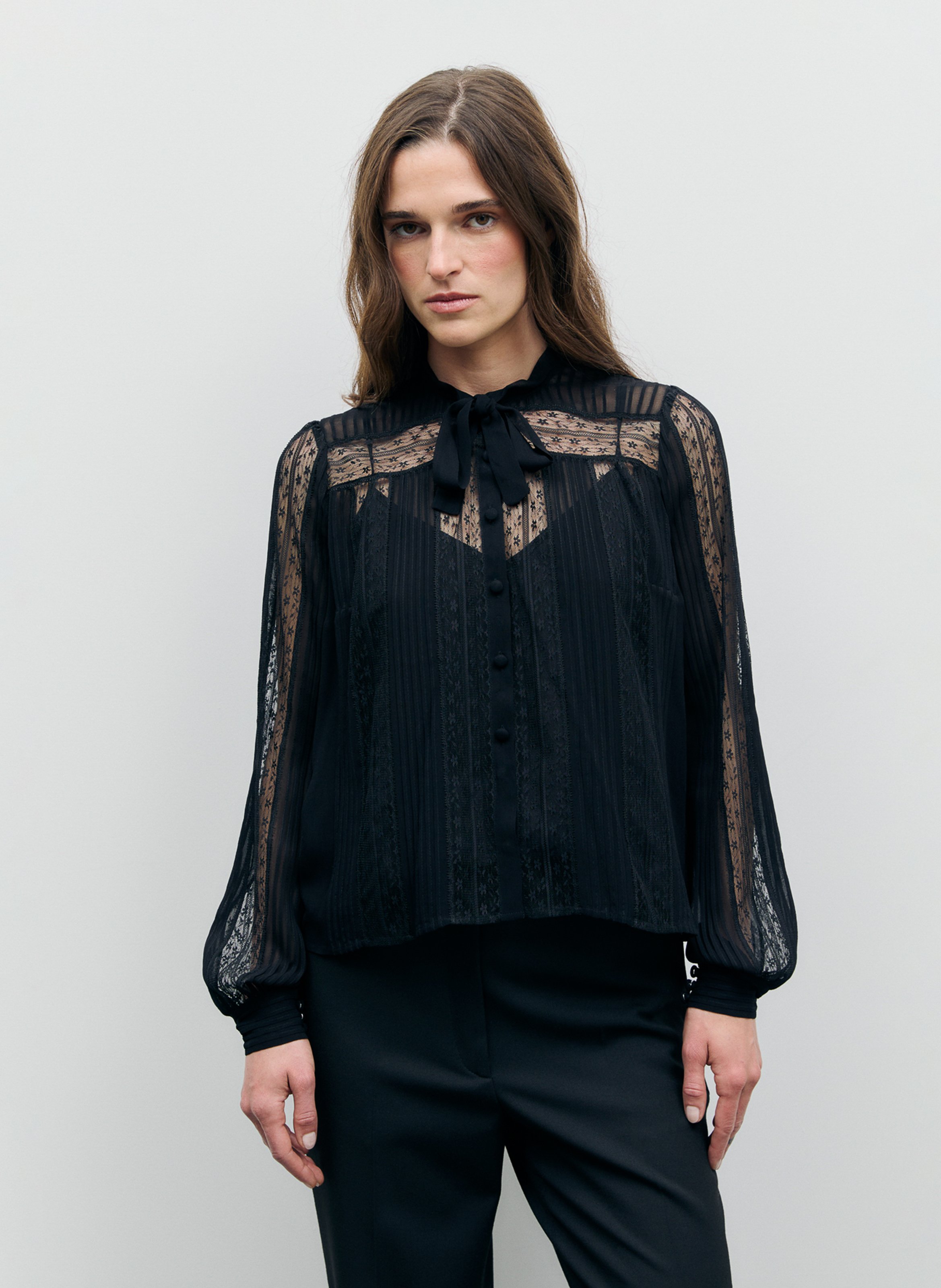 Loose-fitting lace lavallière collar blouse GERARD DAREL Black